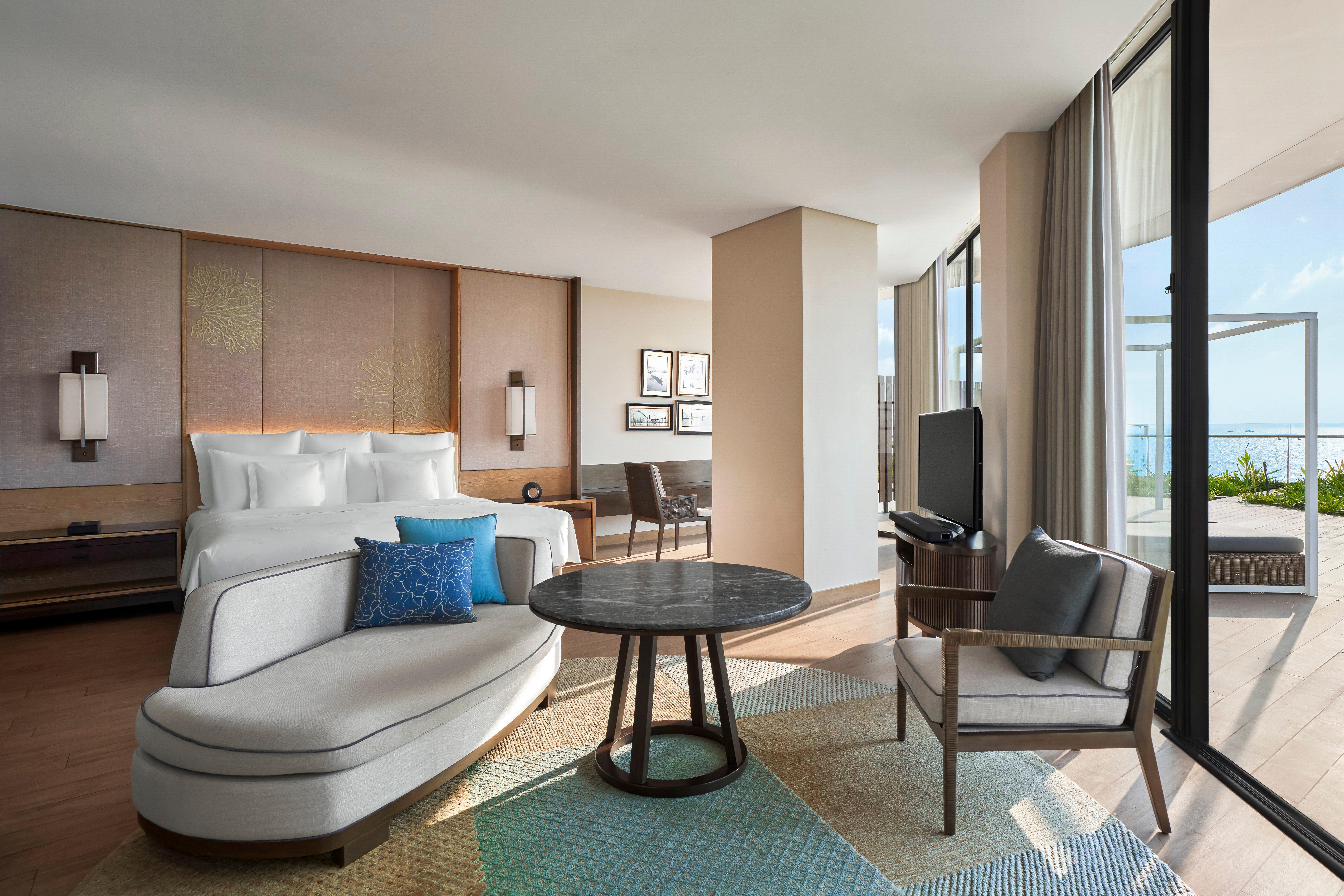 Junior Suite Ocean View King Bed