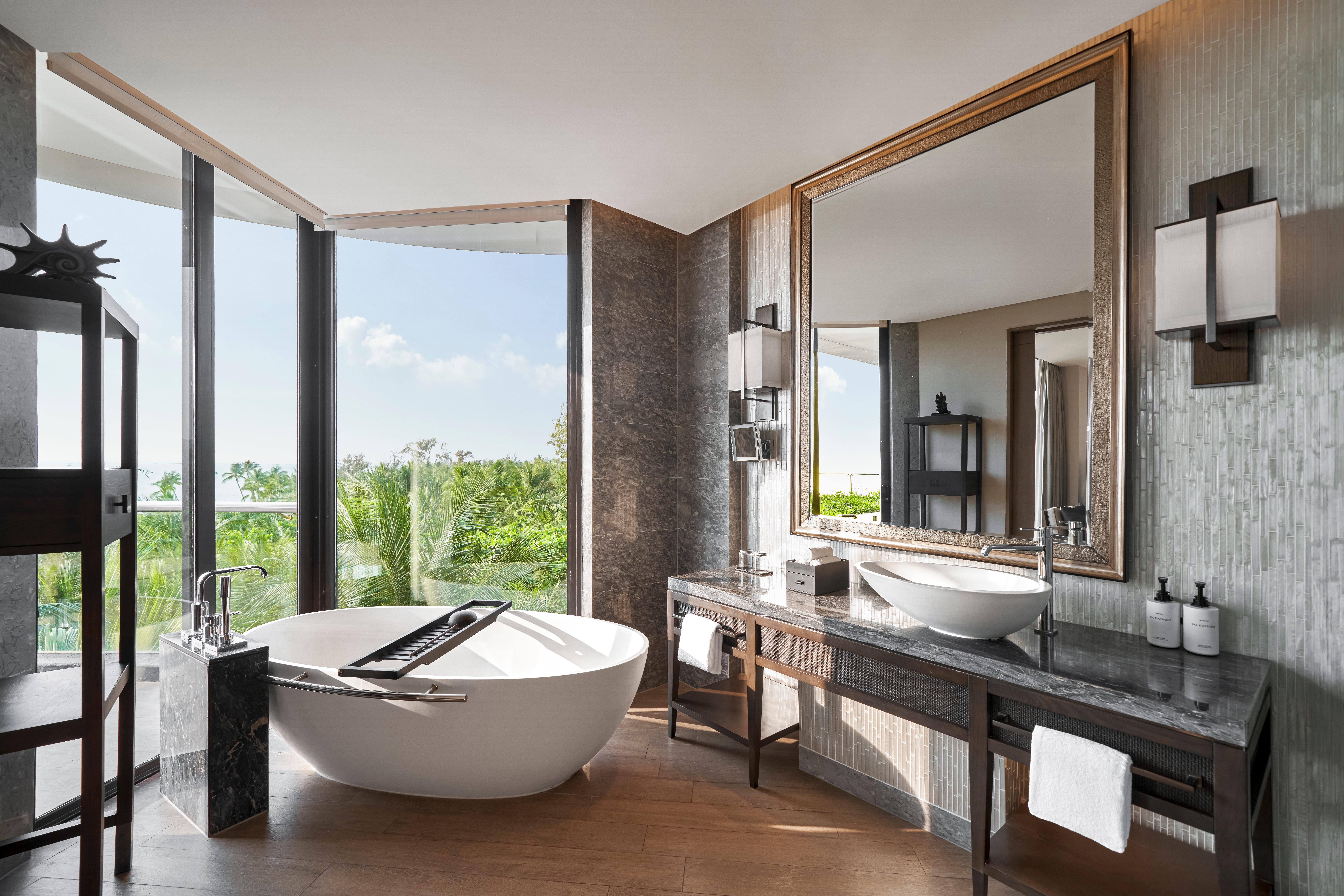 Junior Suite Ocean View King Bed