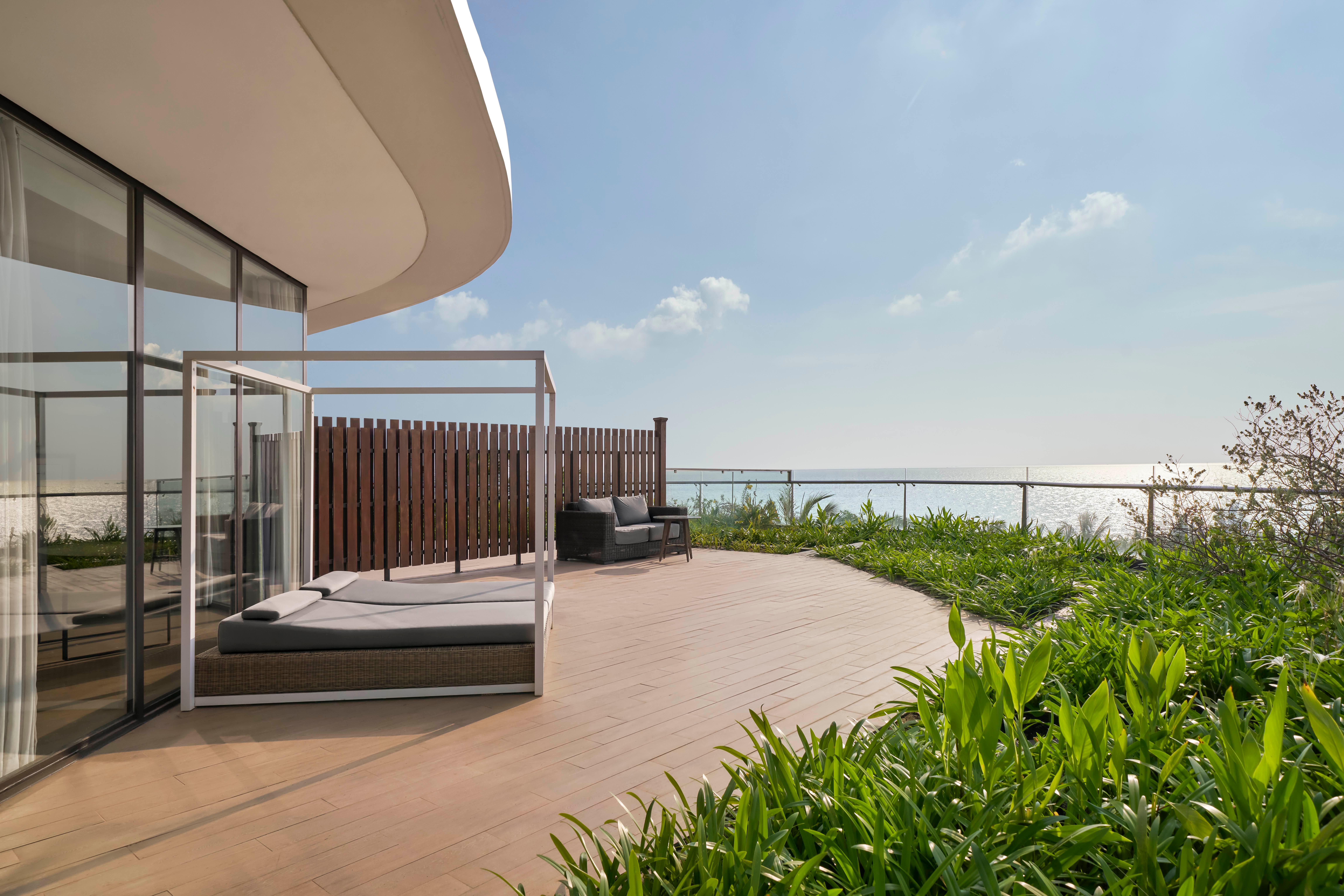 Junior Suite Ocean View King Bed