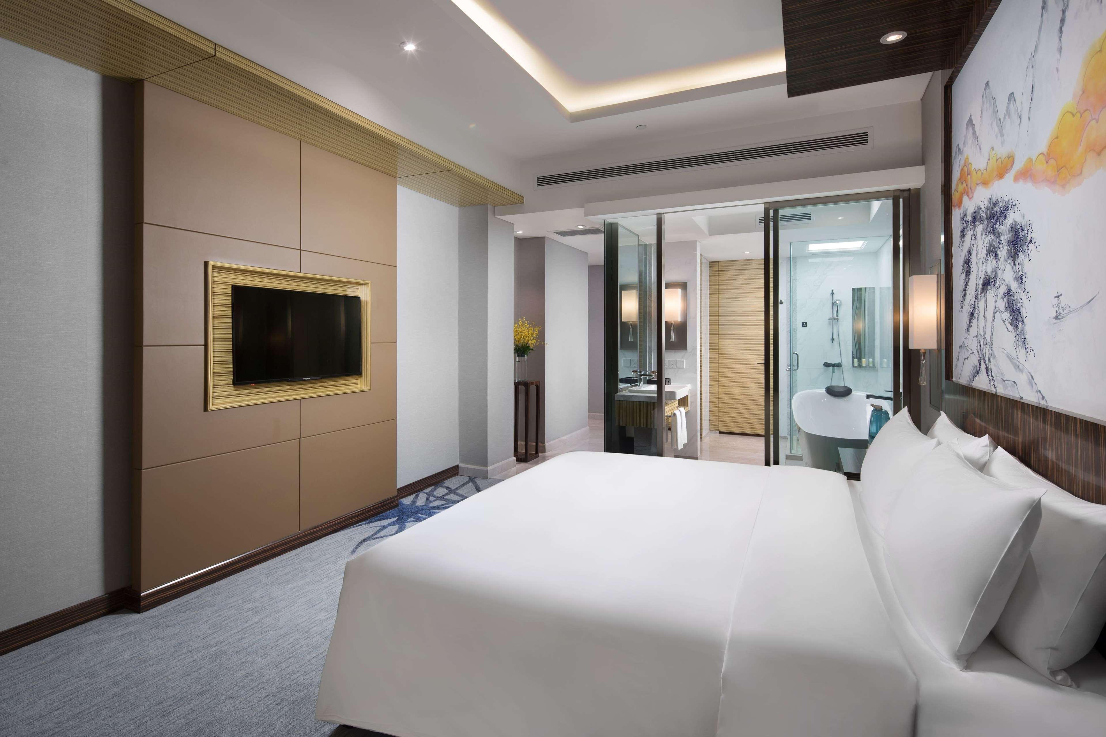 Suite Deluxe King Bed