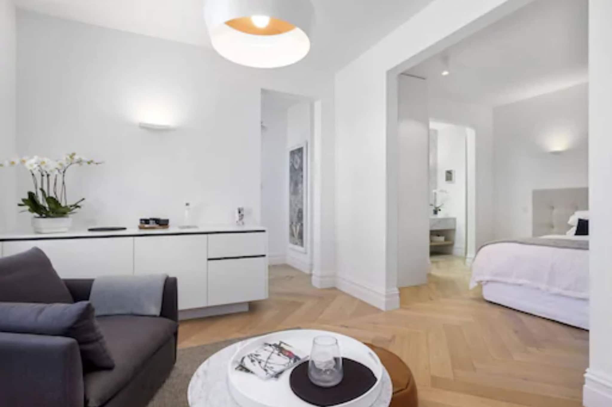 Studio Deluxe King Bed