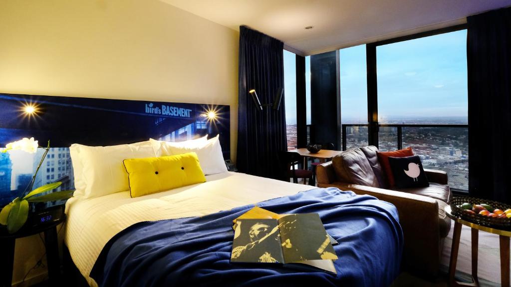 Studio Queen Size Bed