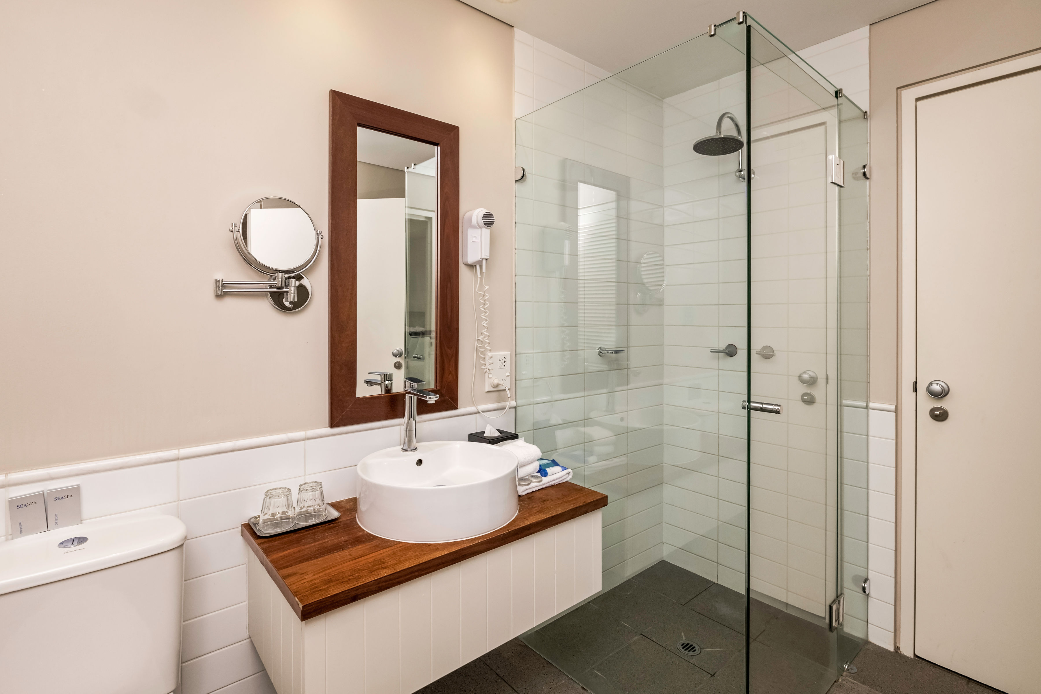 Quadruple Two Bedrooms Two Bathrooms