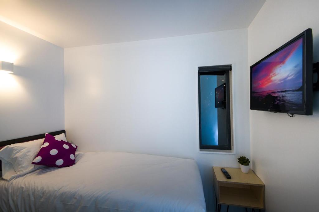 Double Queen Size Bed