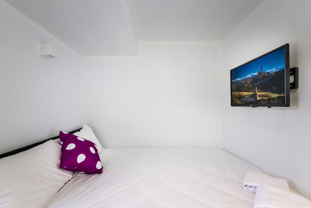 Double Queen Size Bed