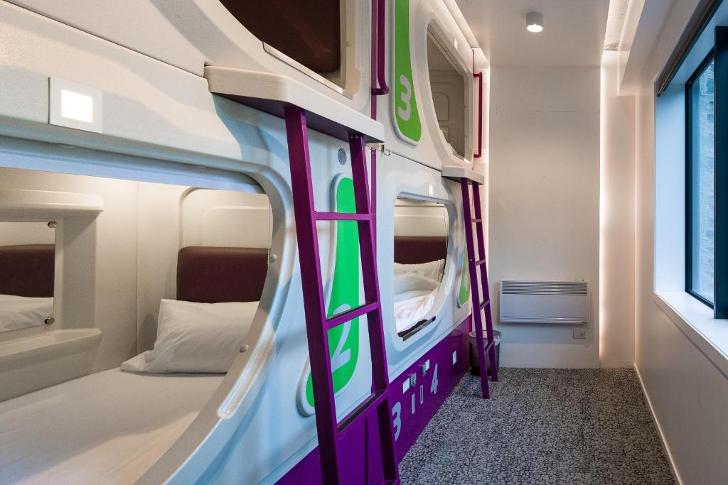 Family Room Capacity 8