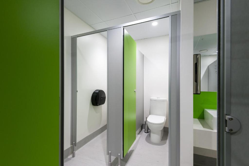 Single Capacity 8 with Shared Bathroom