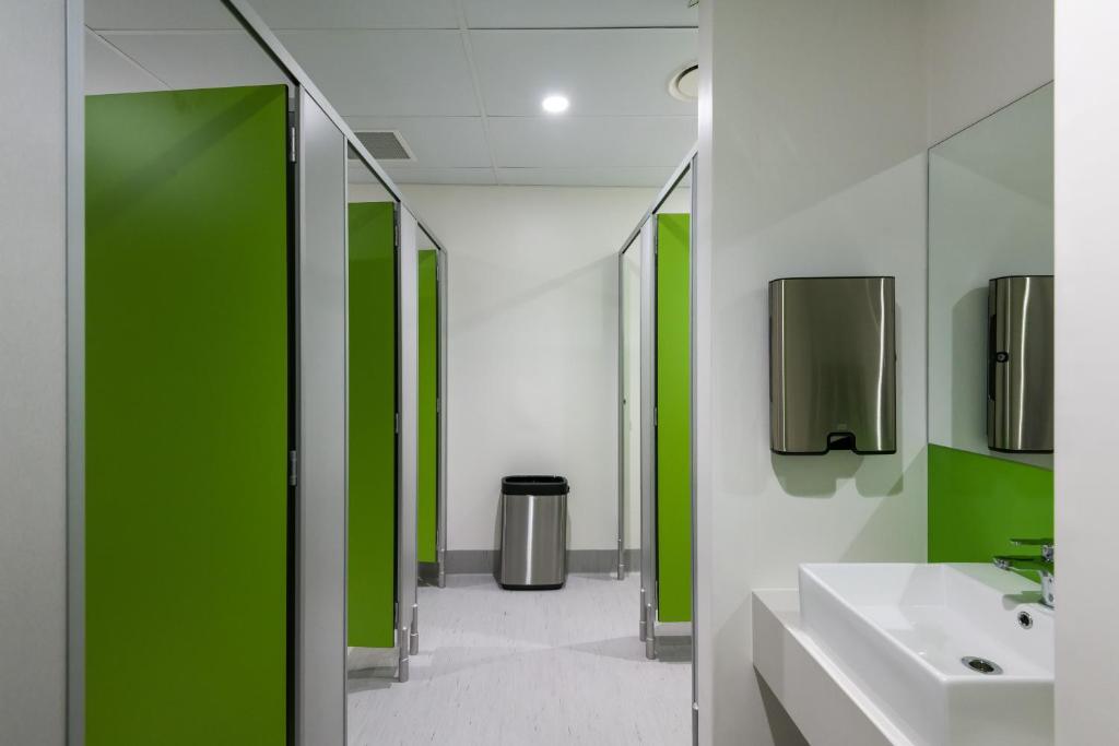 Single Capacity 8 with Shared Bathroom