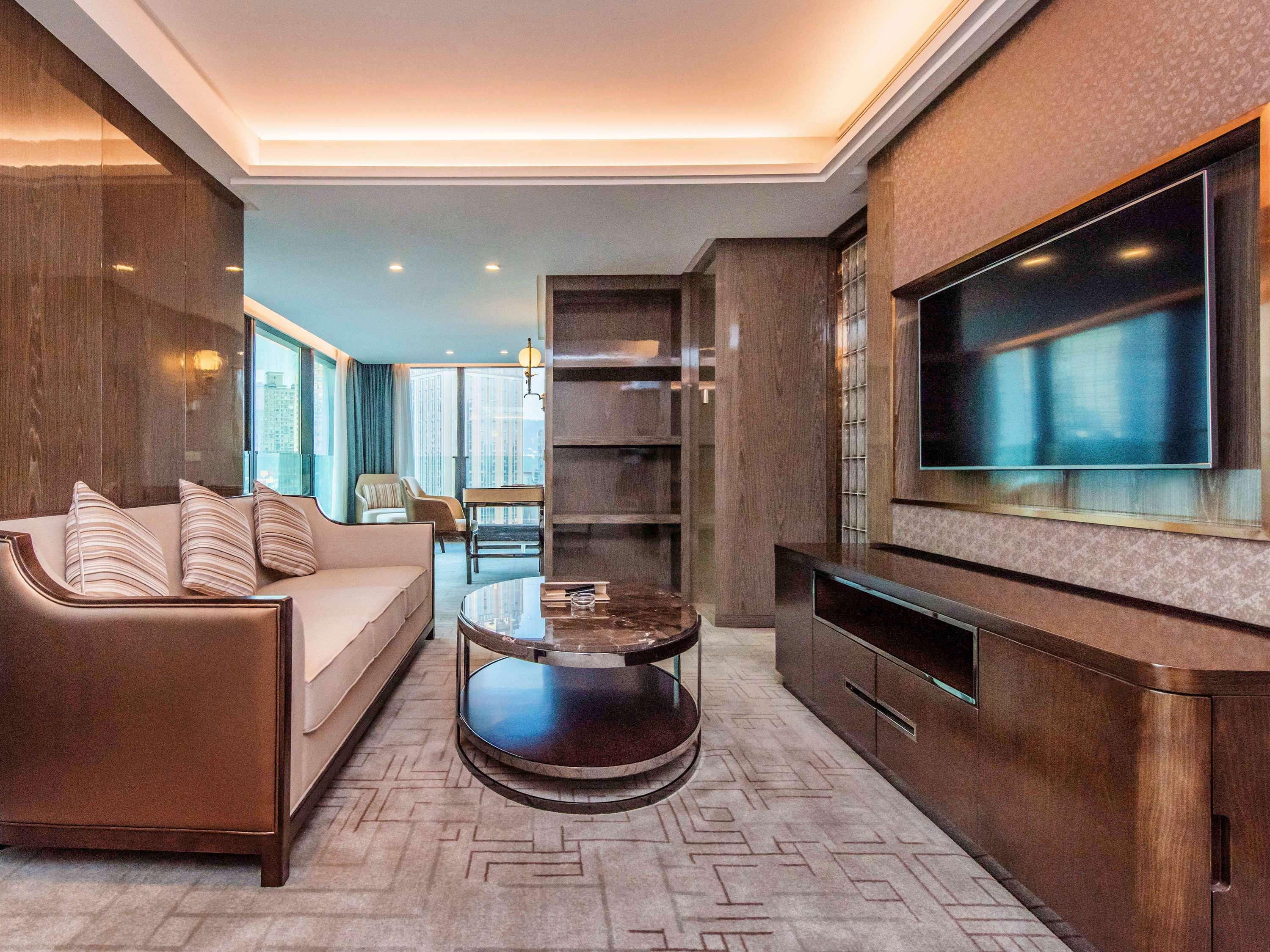 Suite Deluxe King Bed