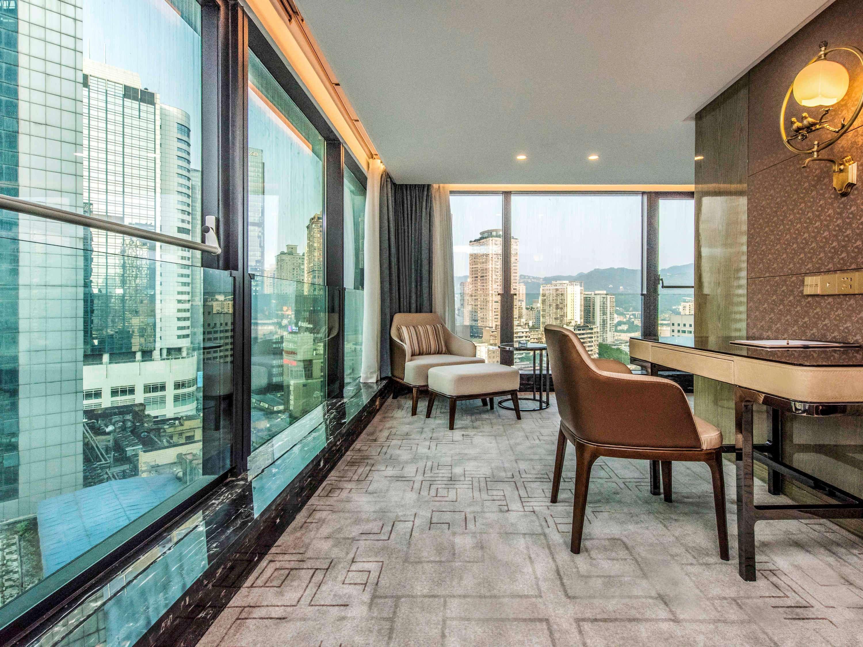 Suite Deluxe King Bed