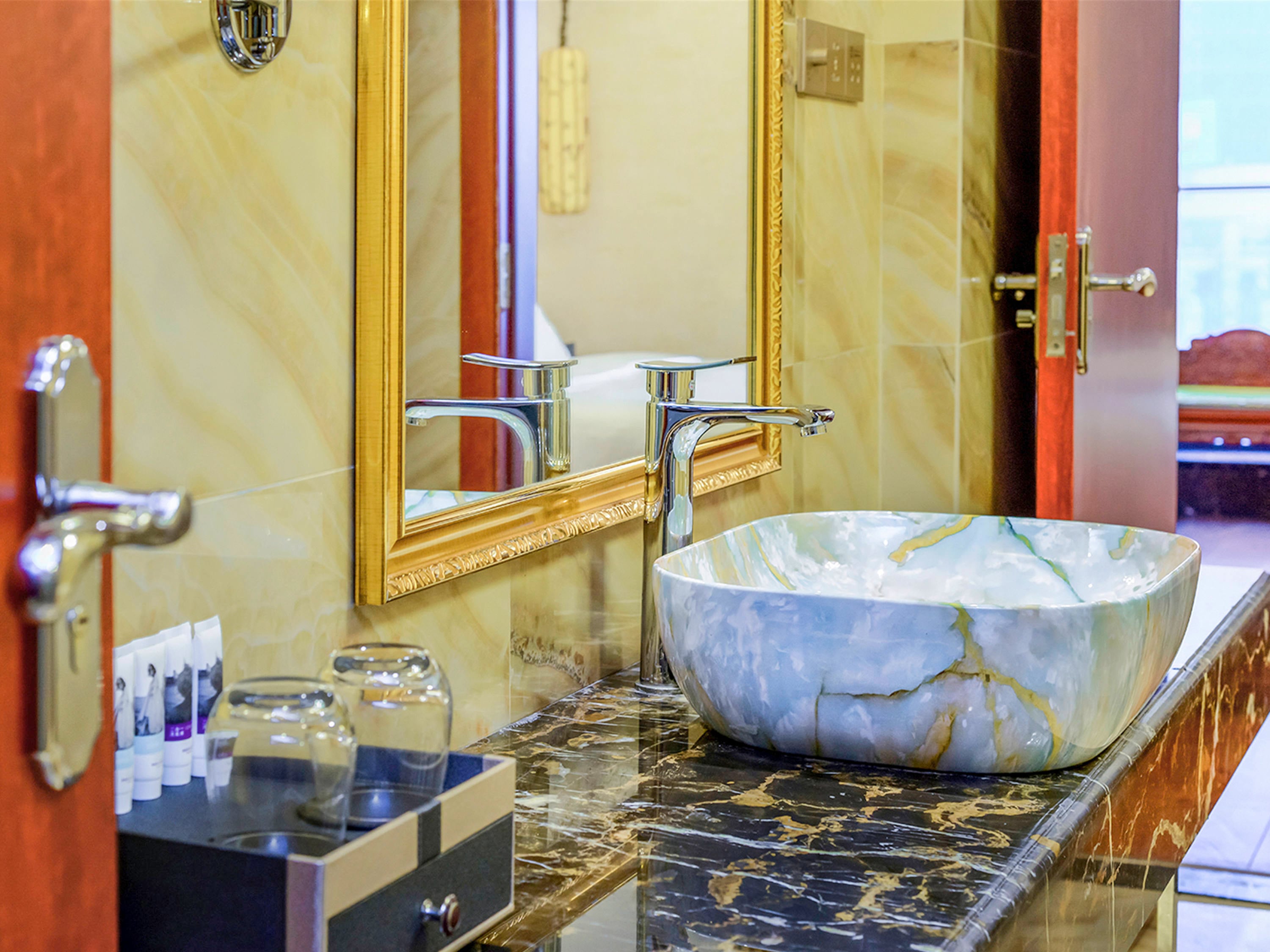 Twin Deluxe City View