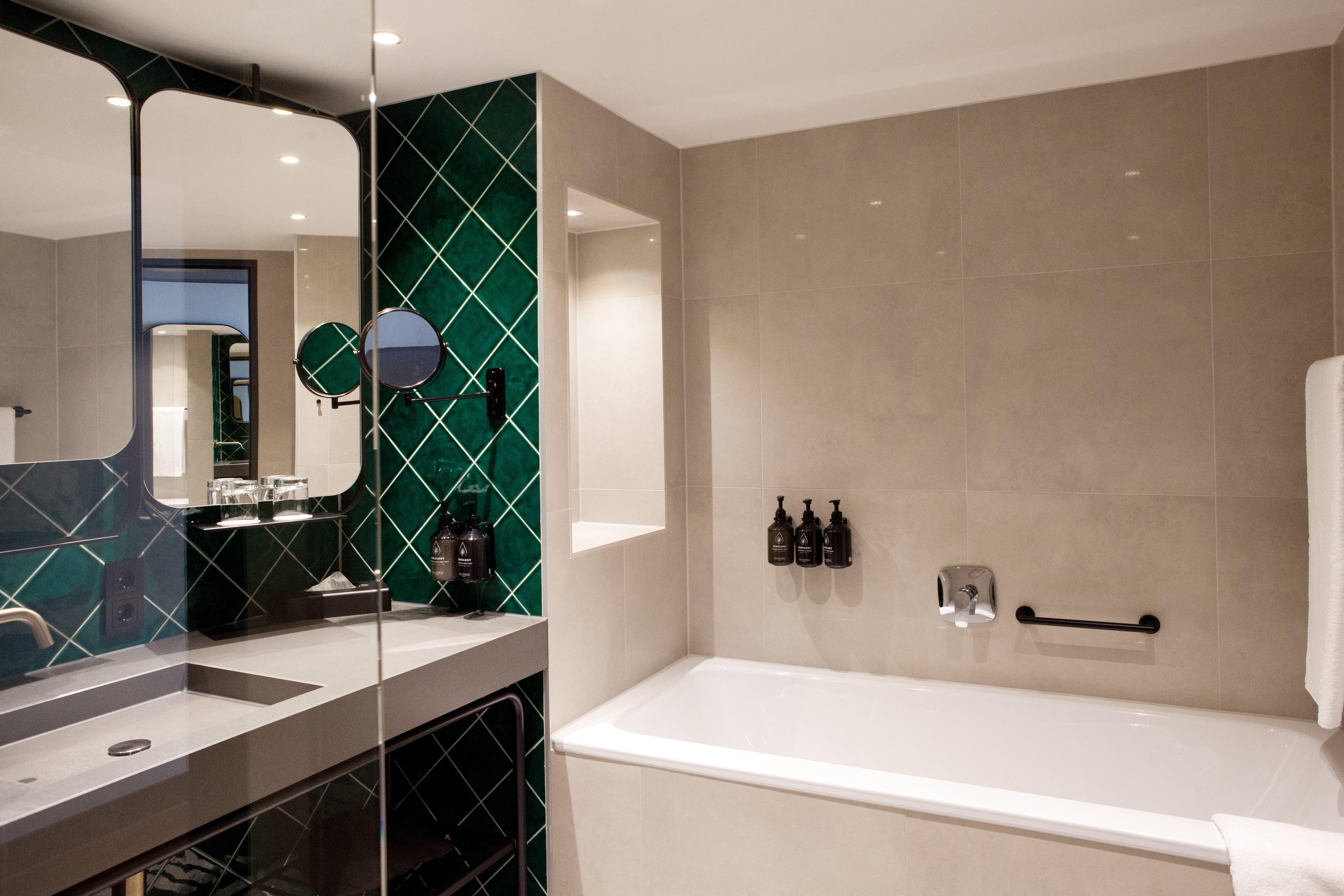 Double Premium with Views