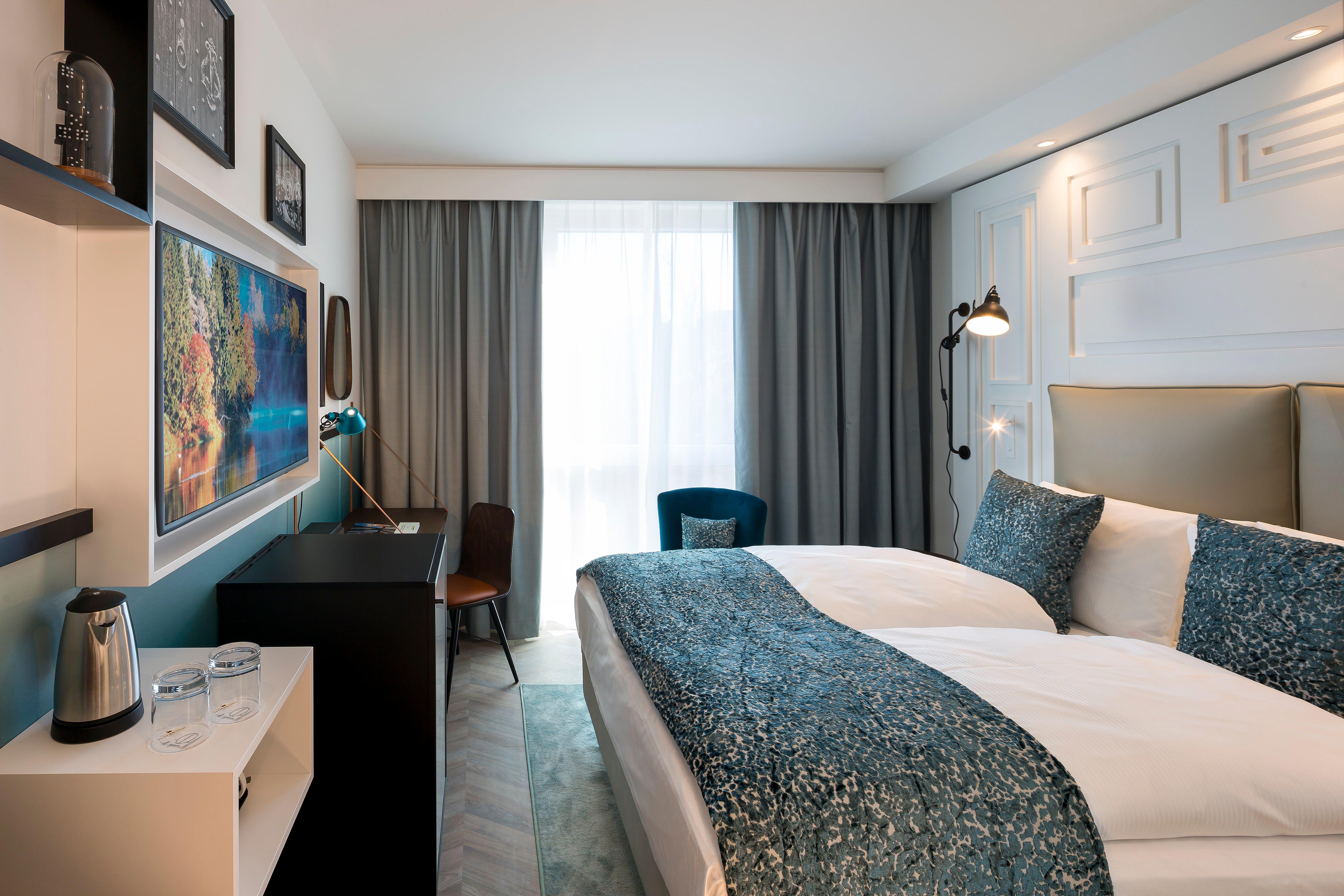 Double Queen Size Bed