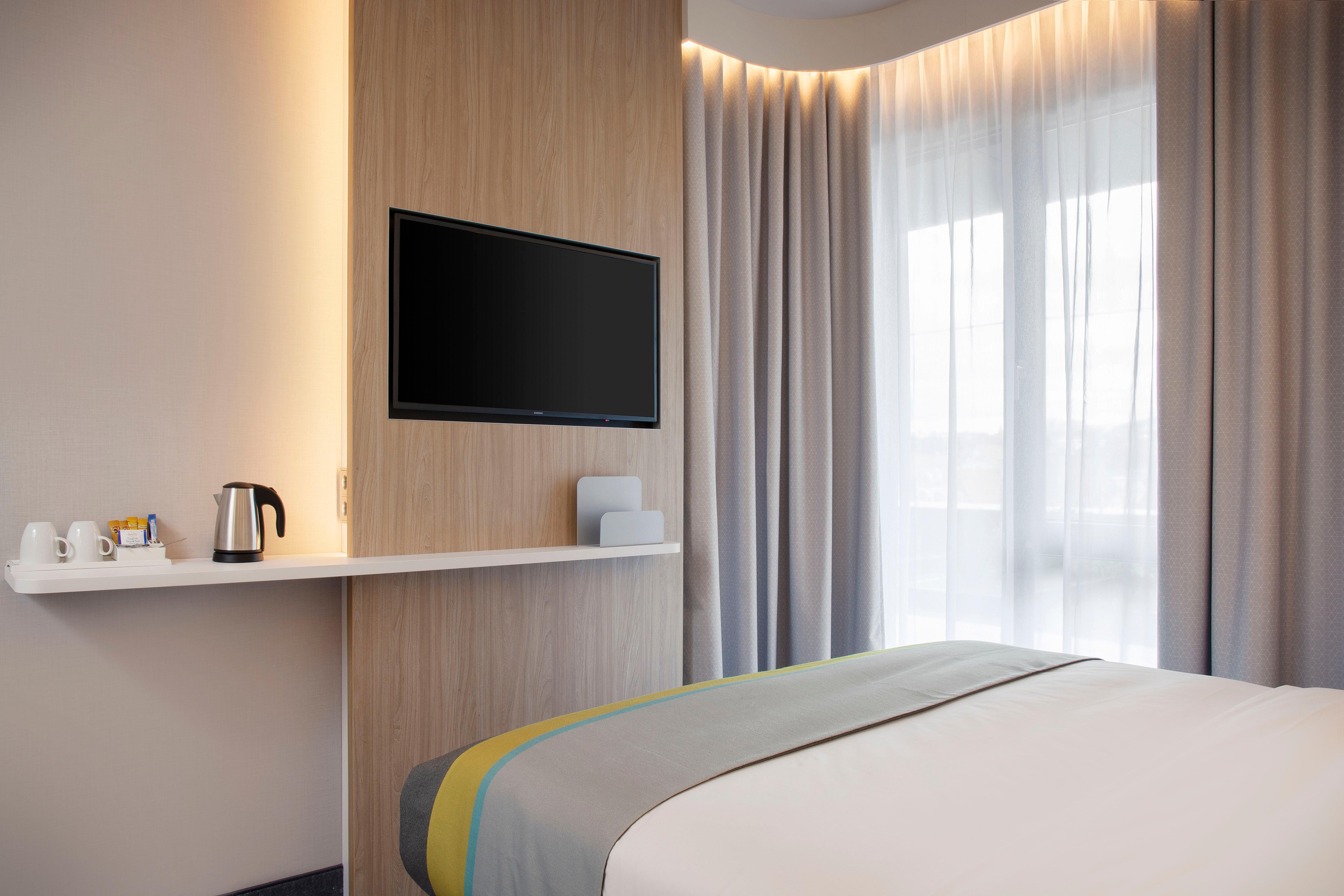 Double Queen Size Bed