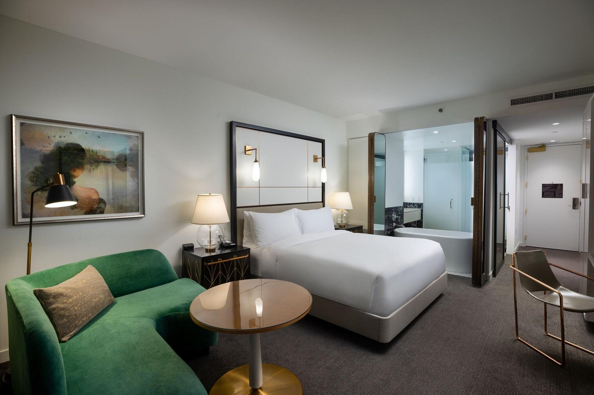 Double Deluxe King Bed