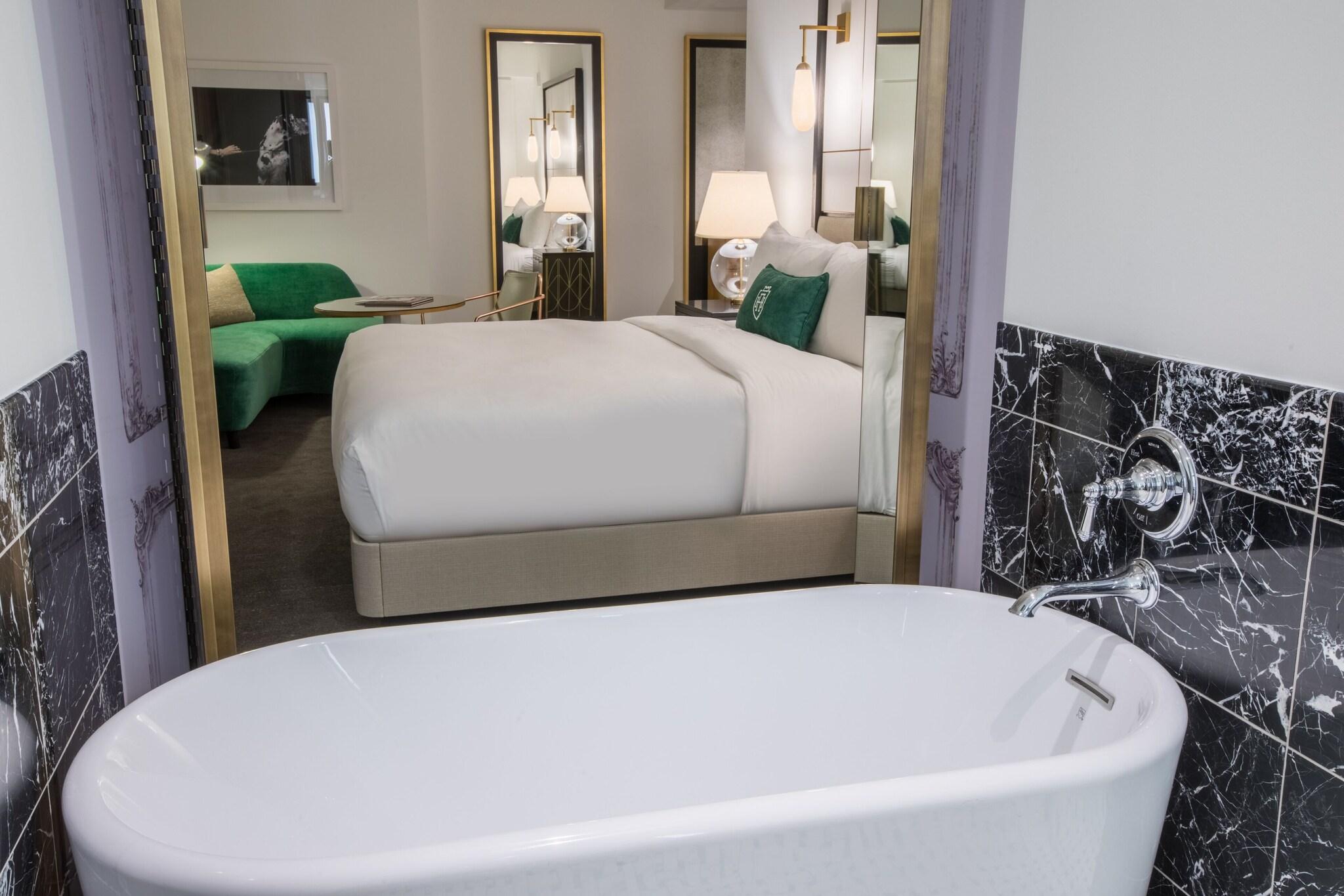 Double Deluxe King Bed