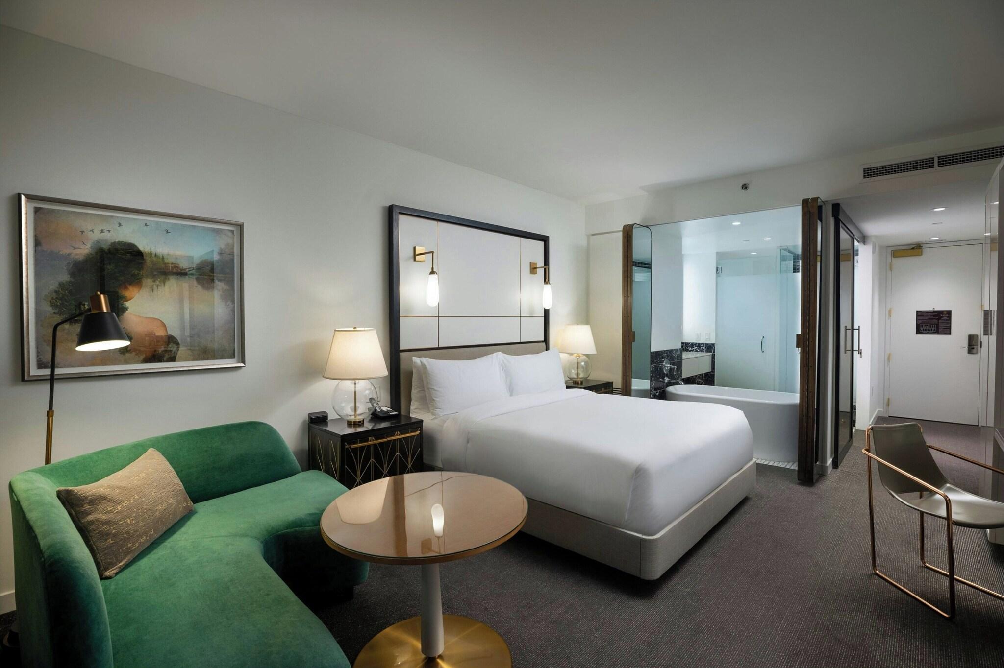 Double Deluxe King Bed