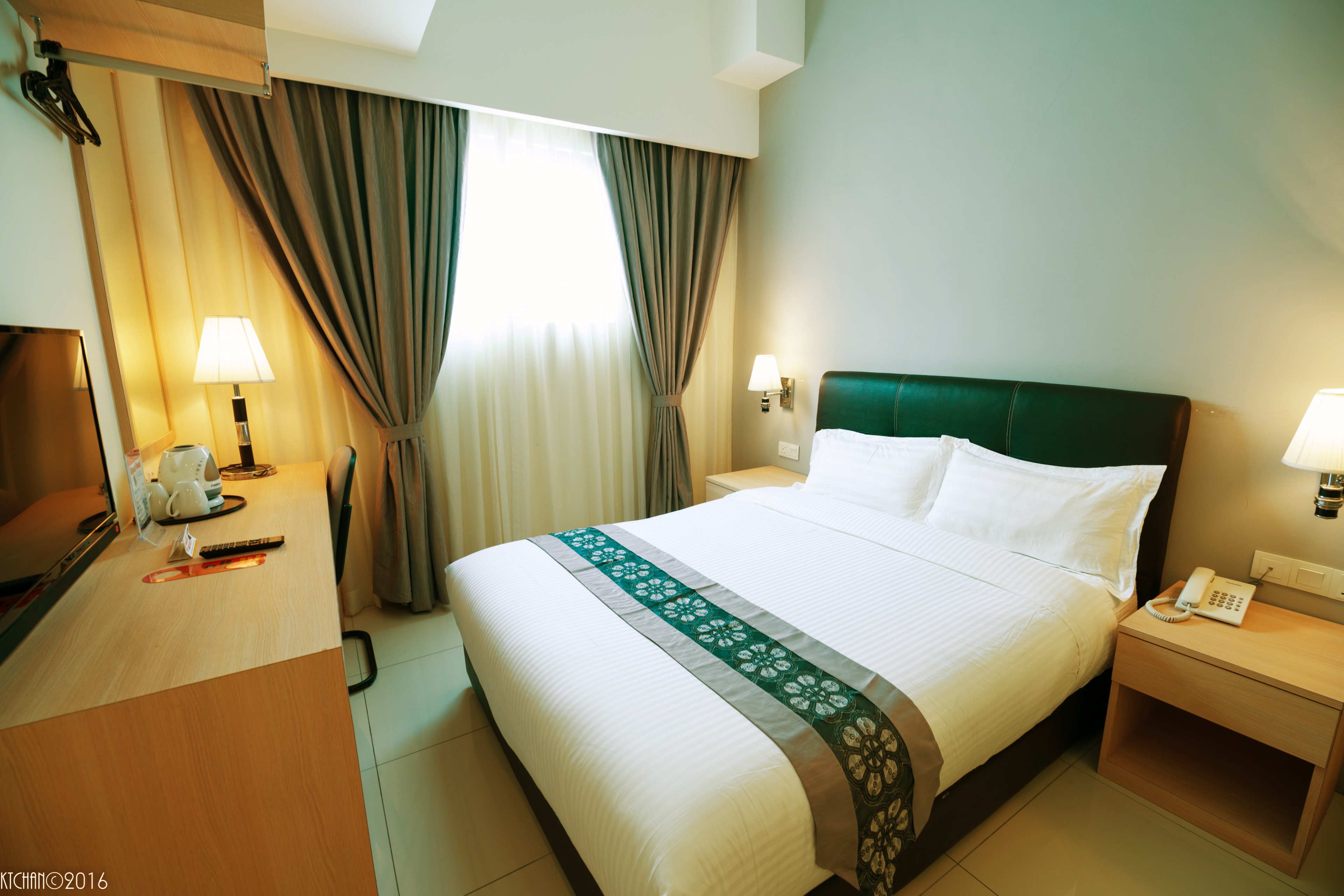 Double Superior Queen Bed