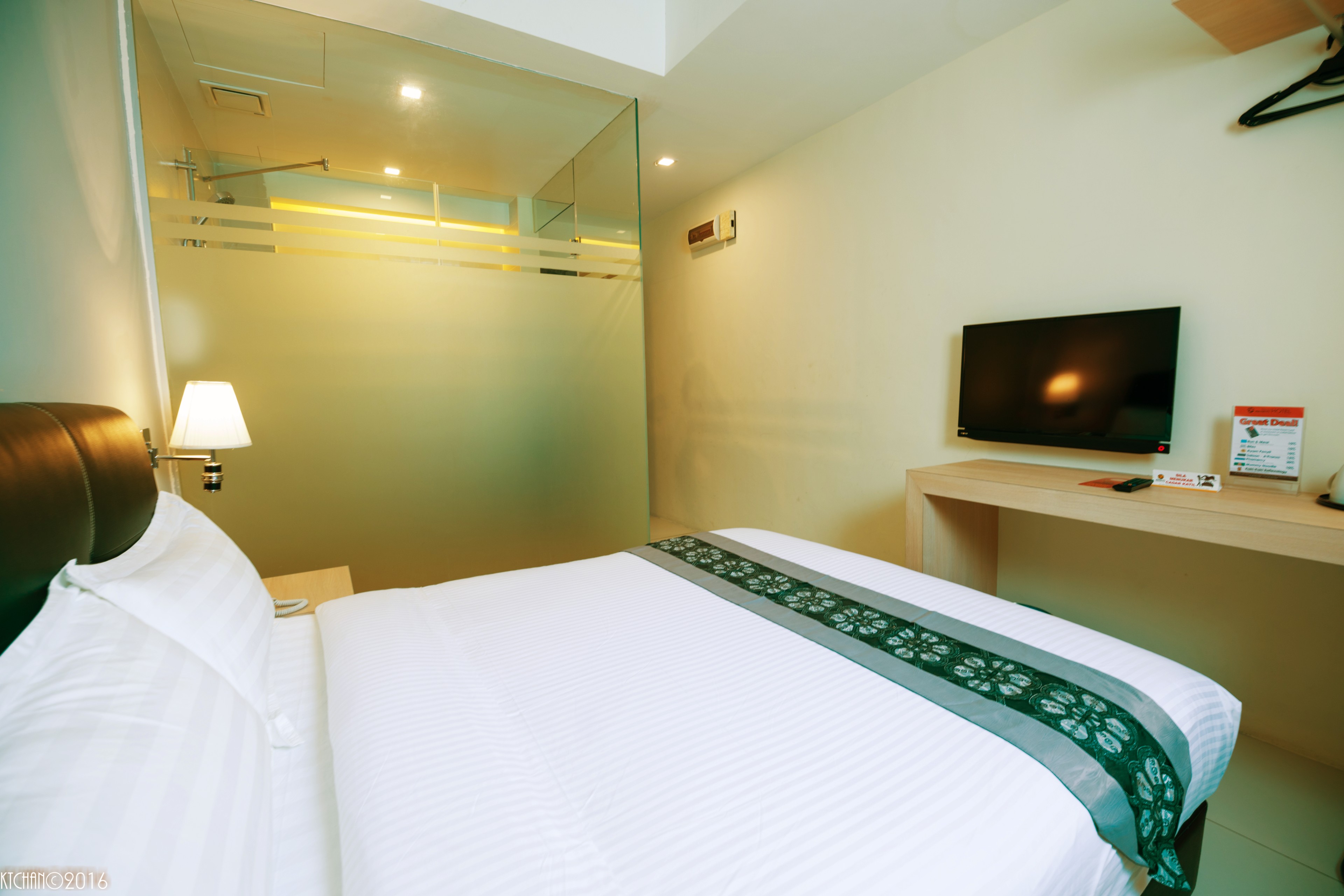 Double Superior Queen Bed