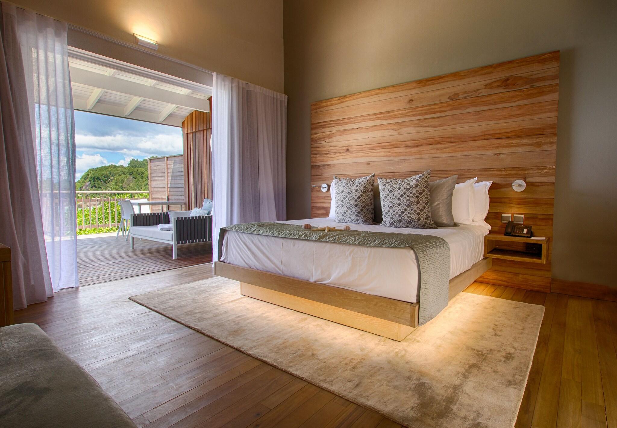 Chalet Ocean View King Bed