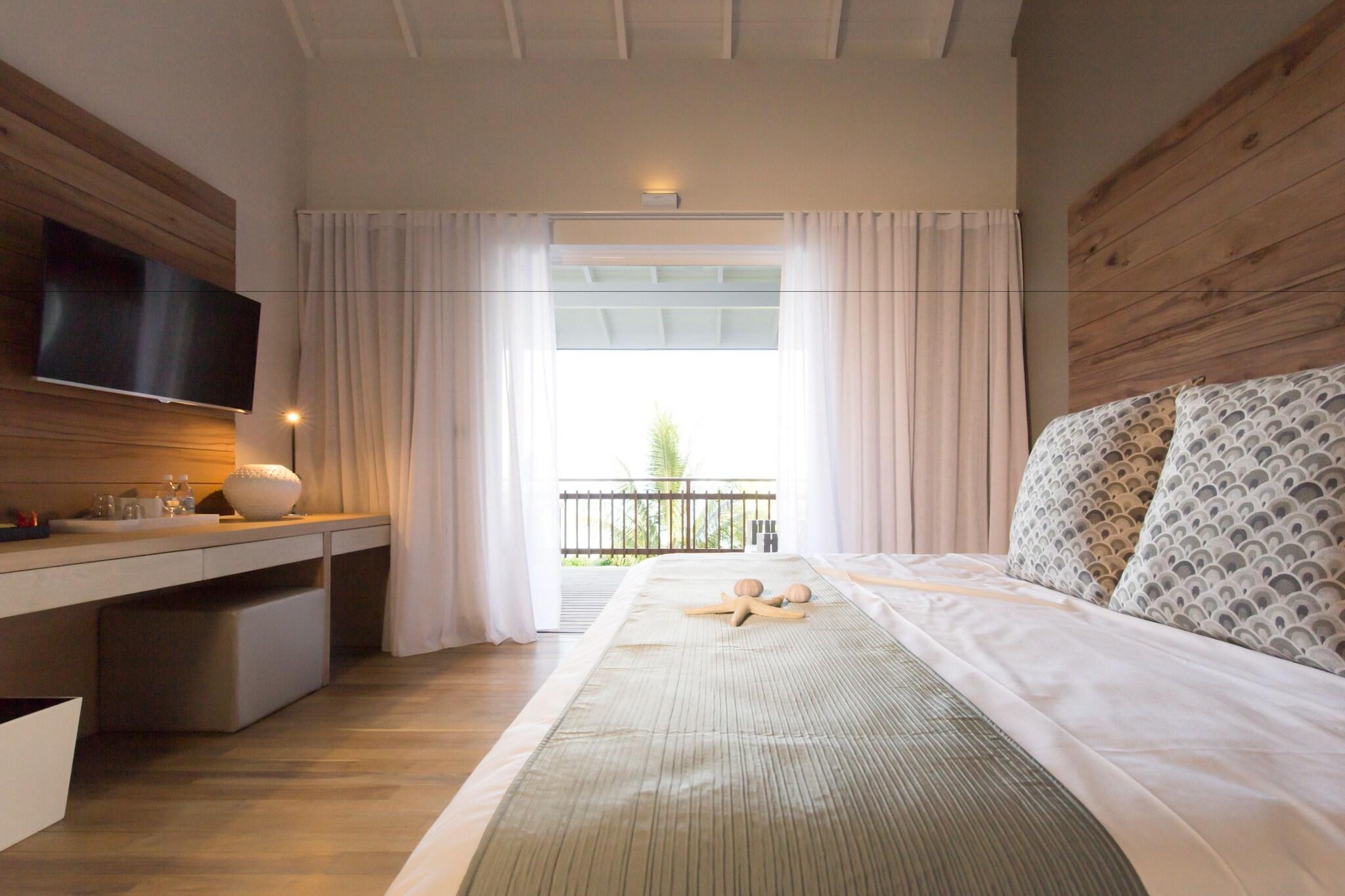 Chalet Ocean View King Bed