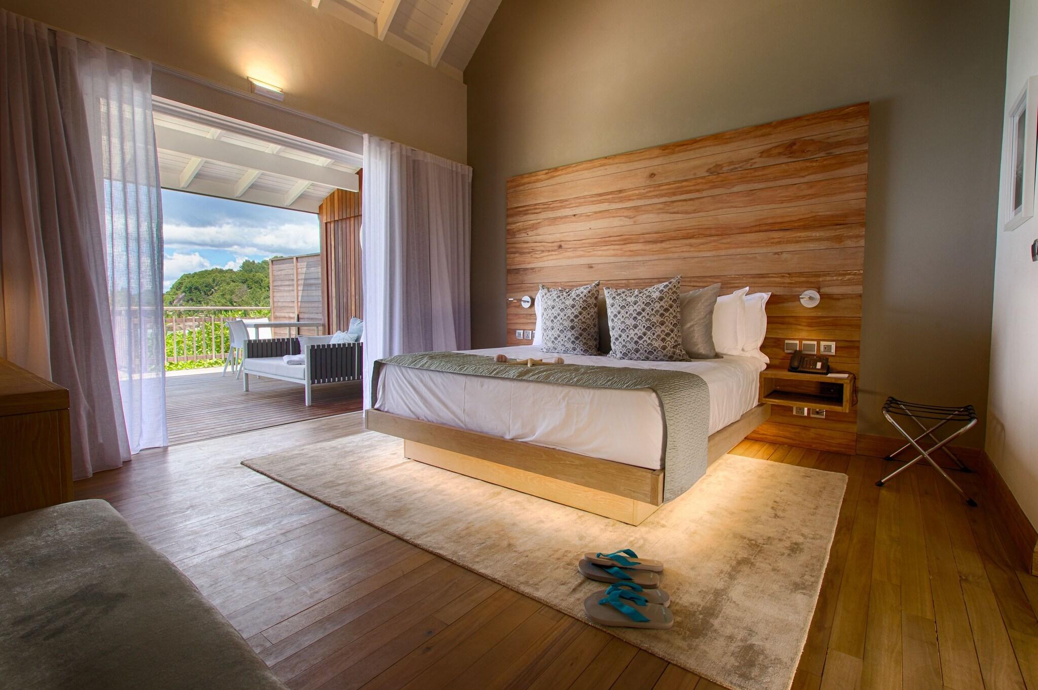 Chalet Ocean View King Bed