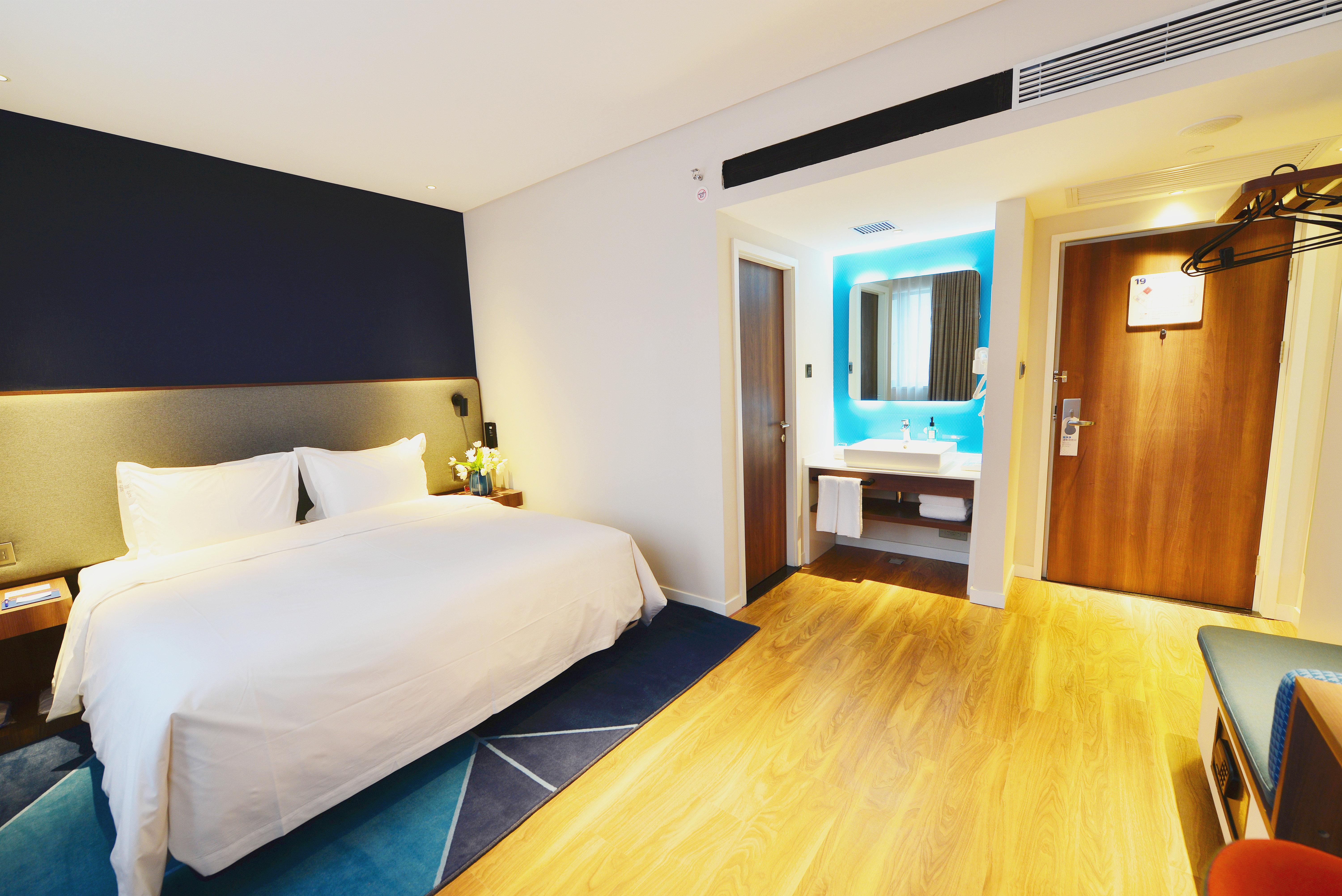 Double City View King Bed