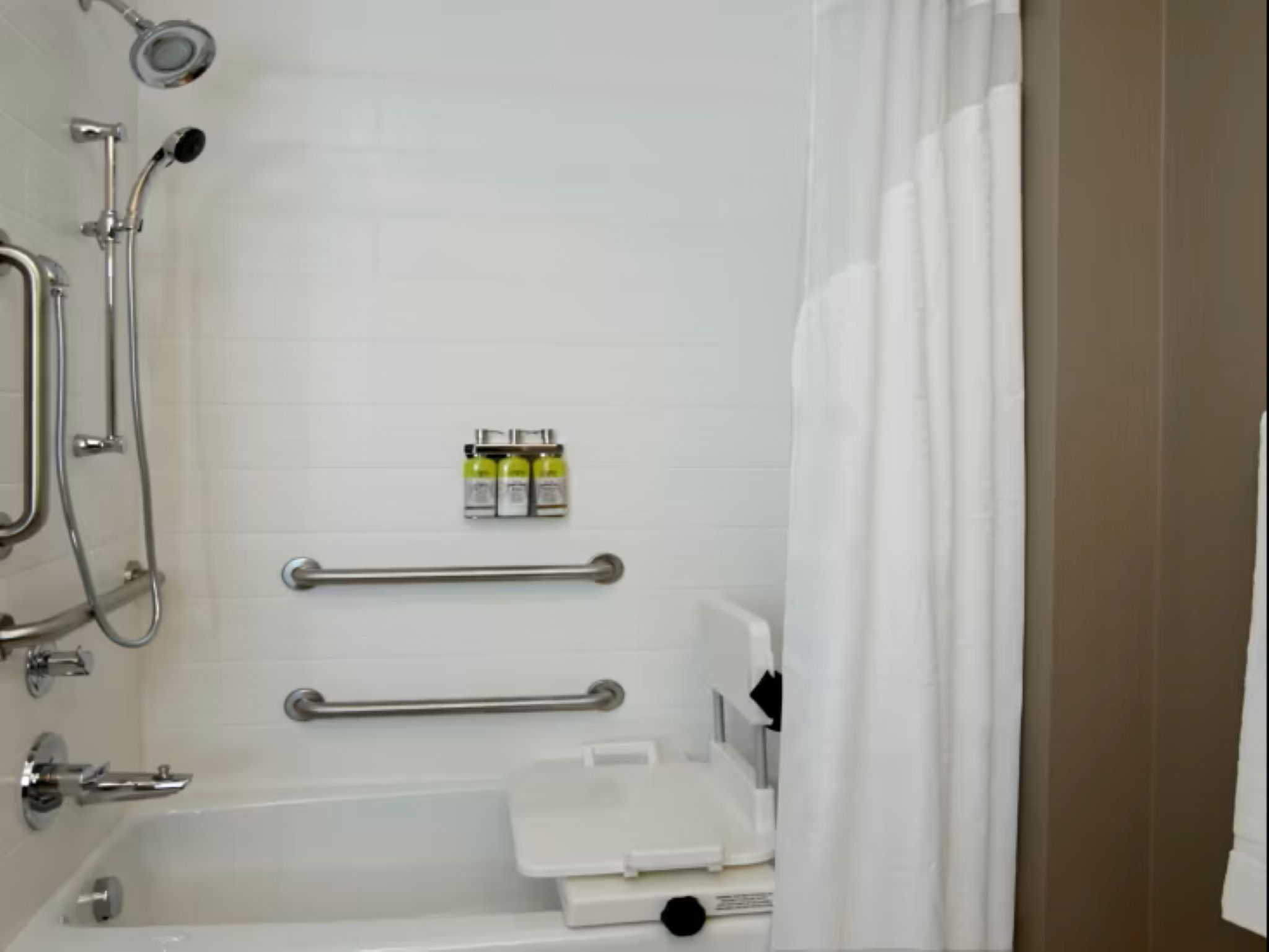 Suite Accessible King Size Bed