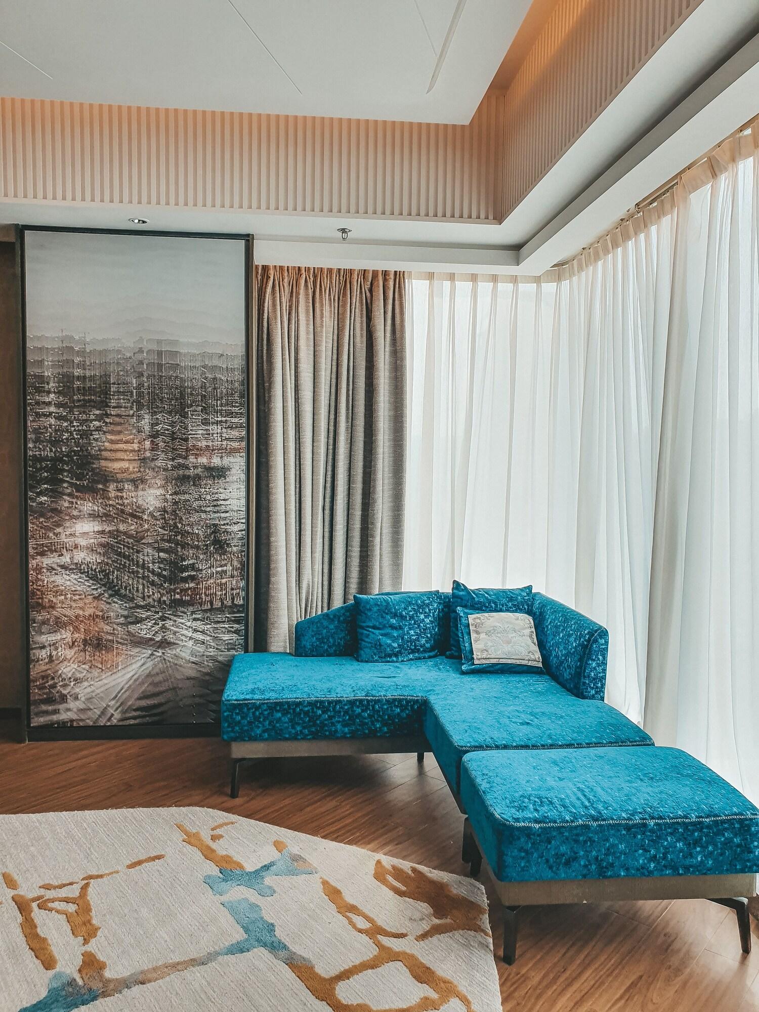 Double City View King Bed