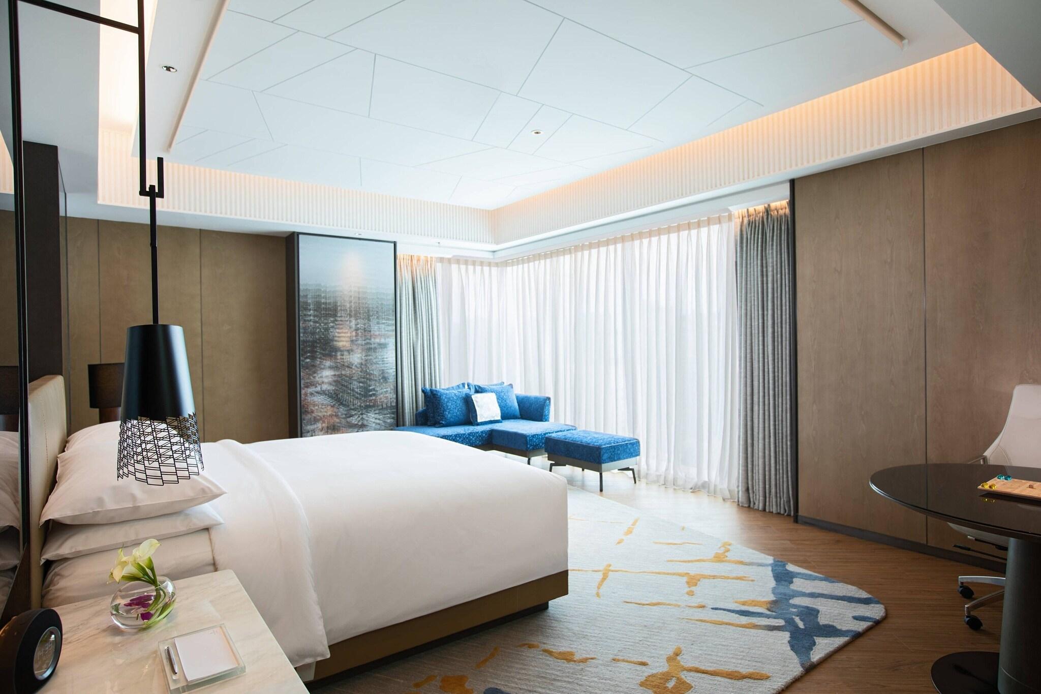 Double City View King Bed