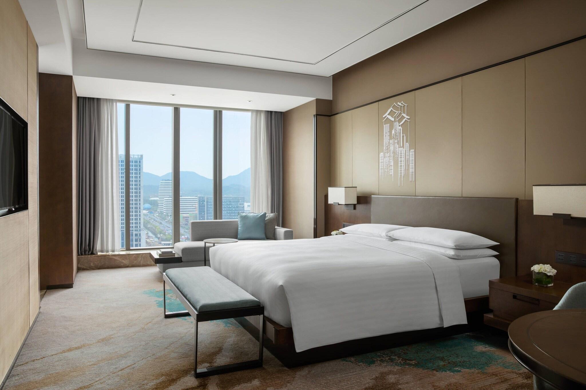 Junior Suite King Size Bed