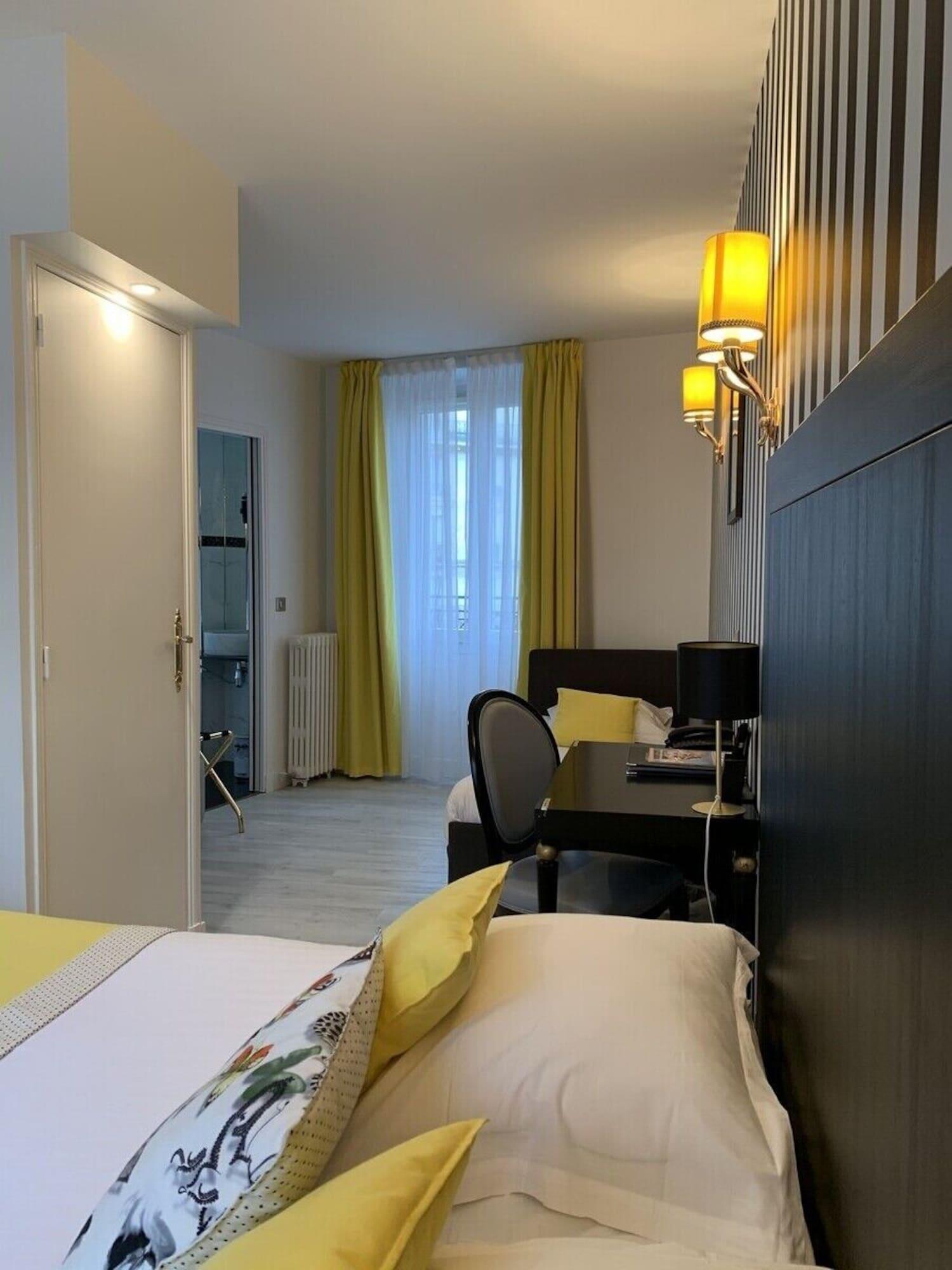 Triple Deluxe City View