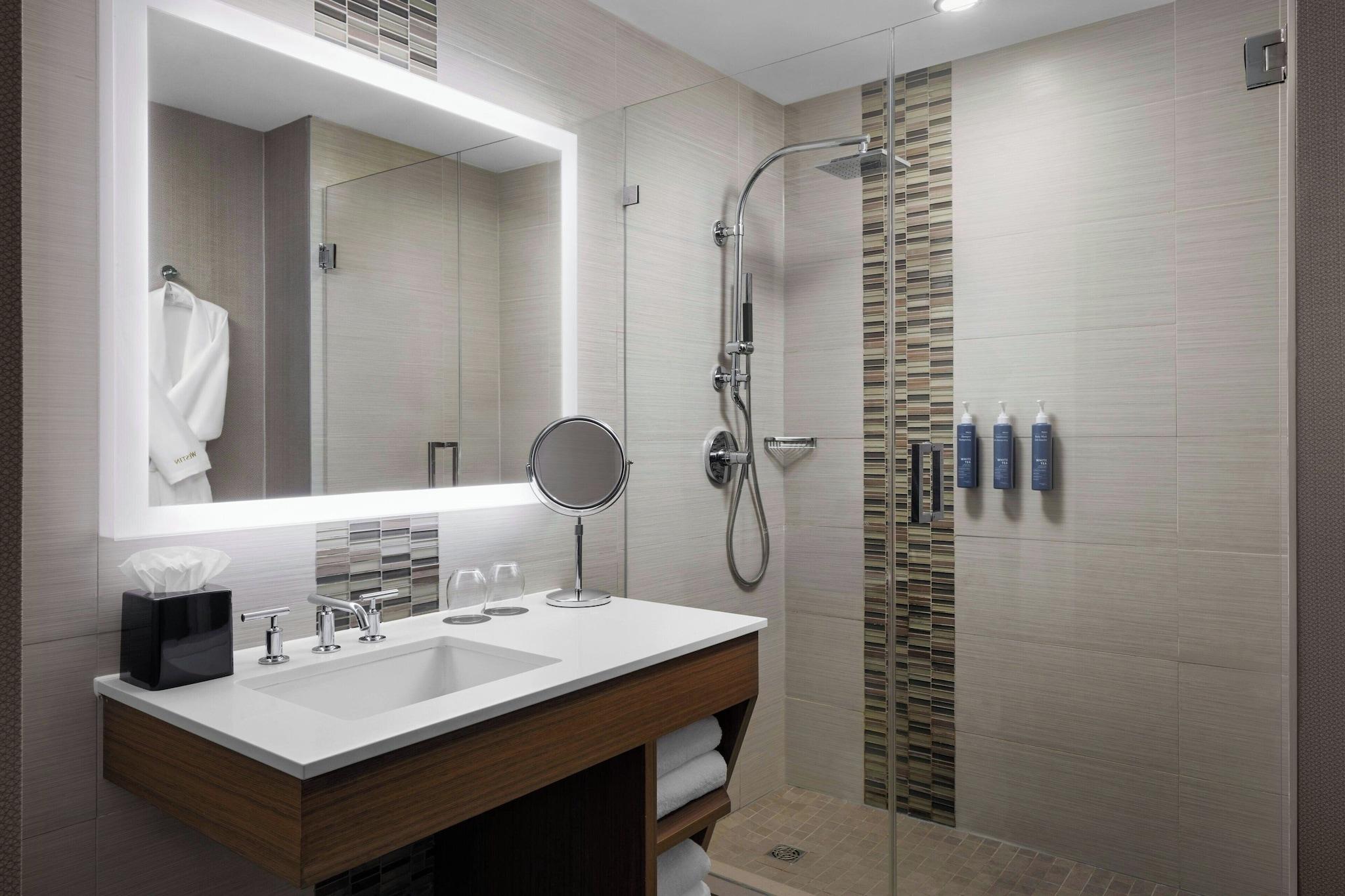 Double Deluxe King Bed