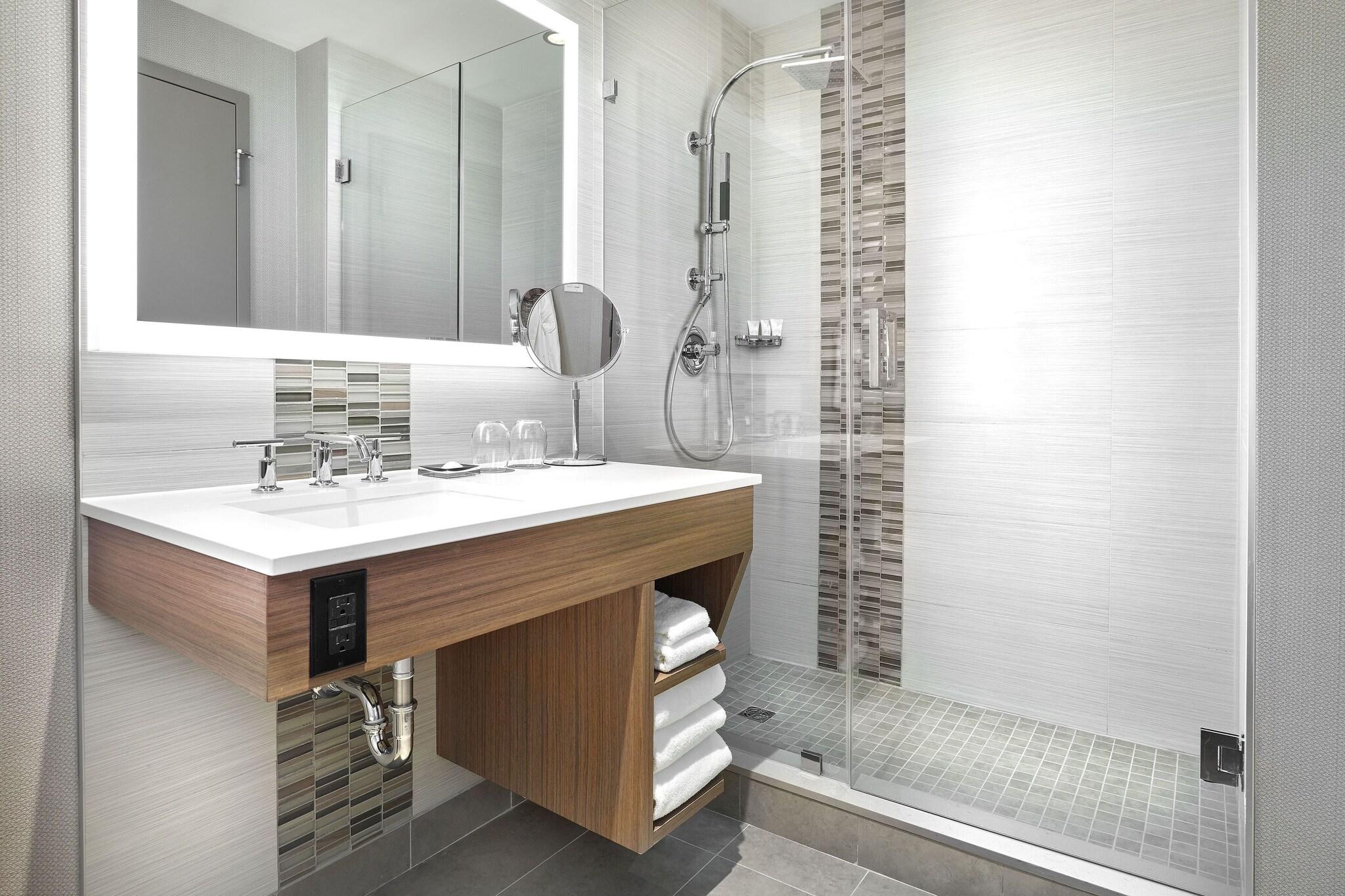 Double Deluxe King Bed