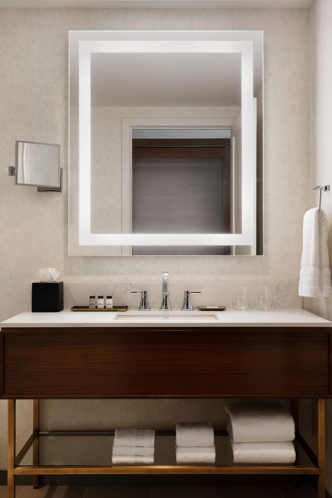 Junior Suite King Size Bed