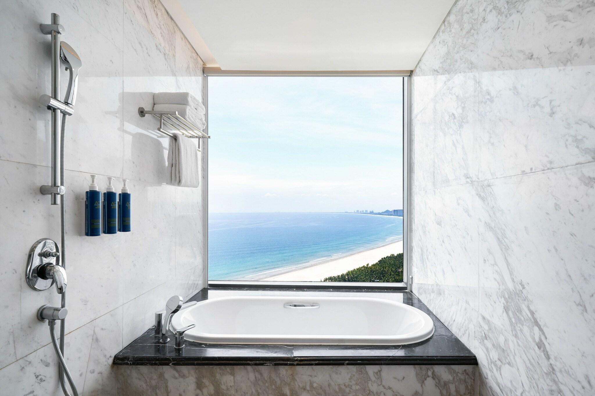 Suite Ocean View with Balcony