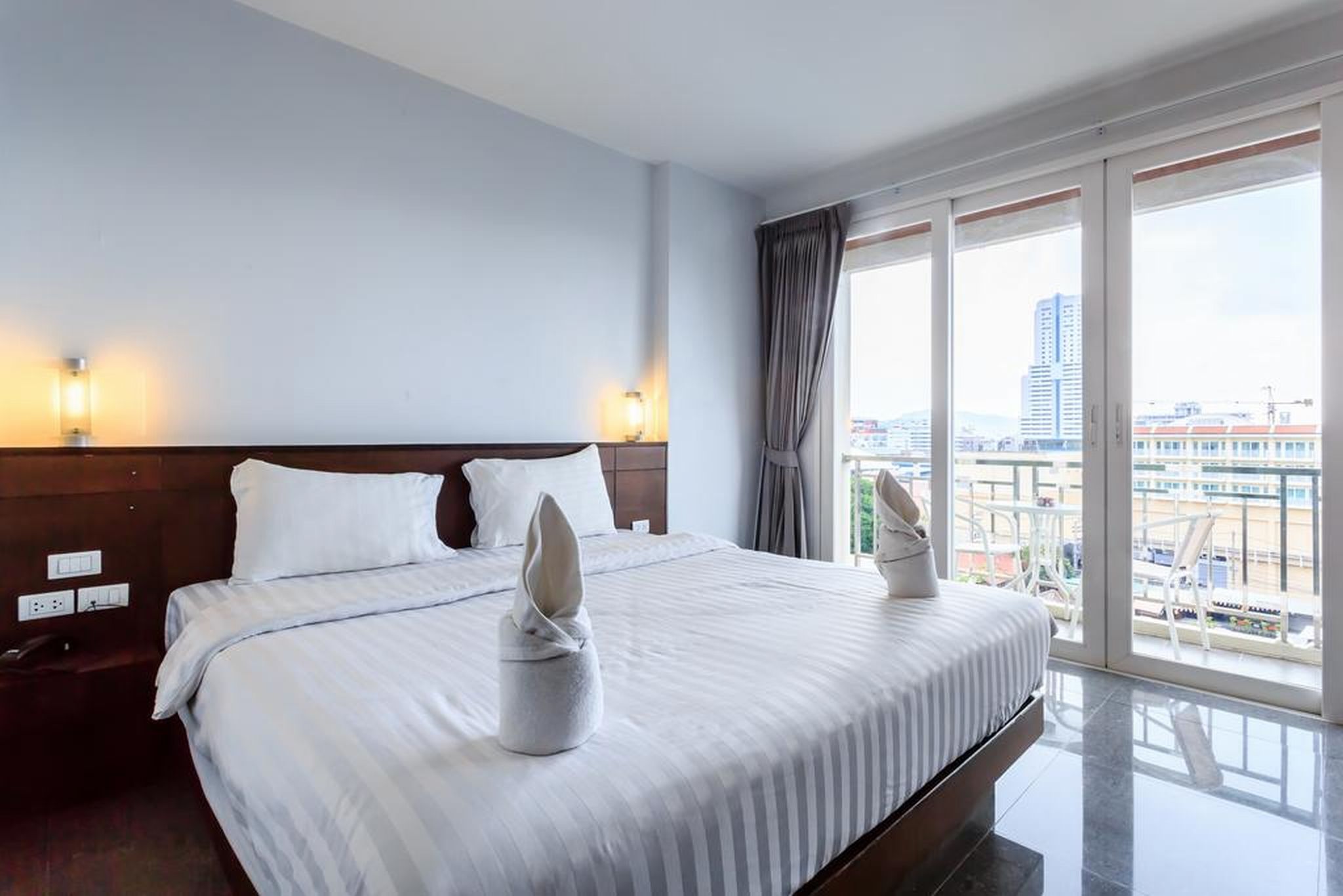 Double Deluxe King Bed