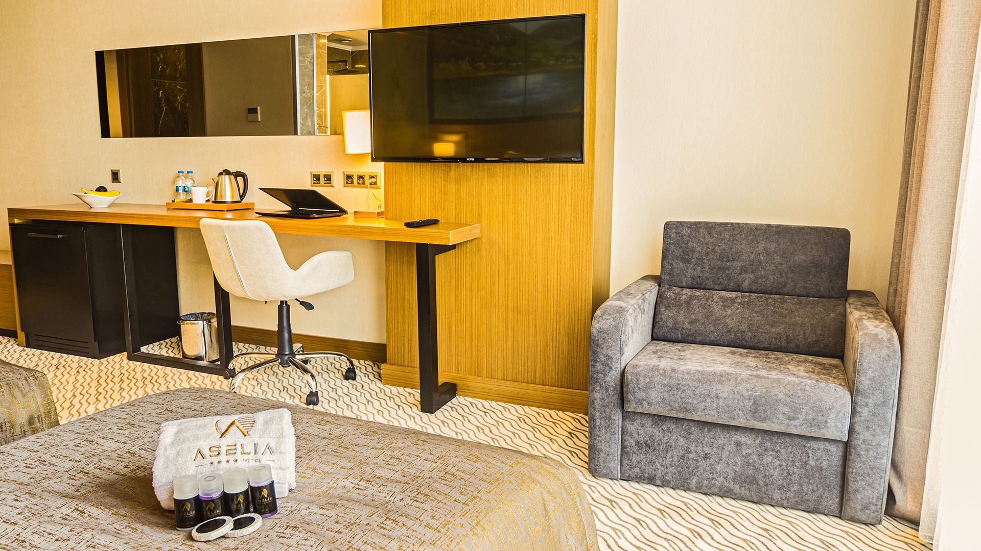 Triple Deluxe City View