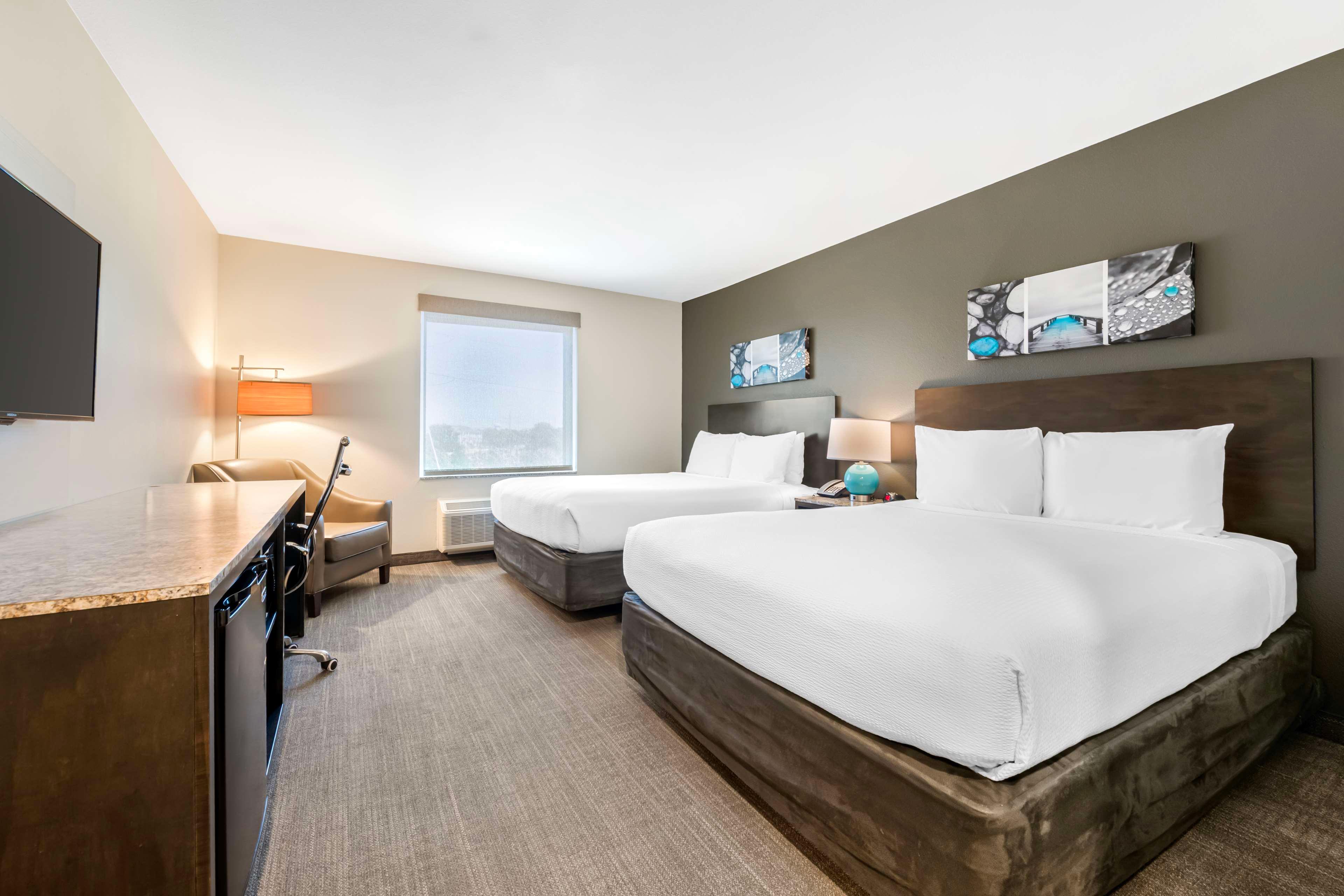 Suite Two Queen Beds