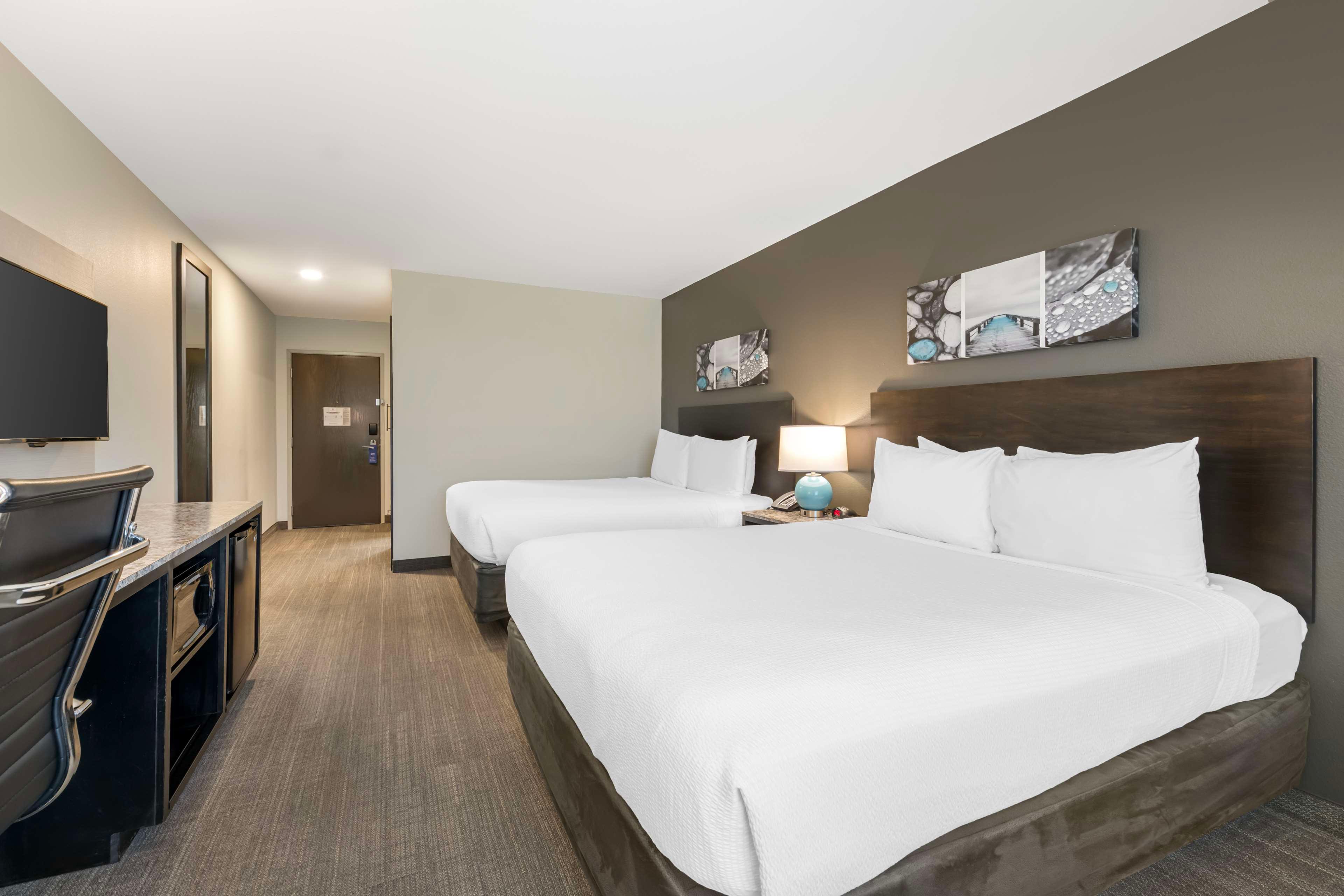 Suite Two Queen Beds