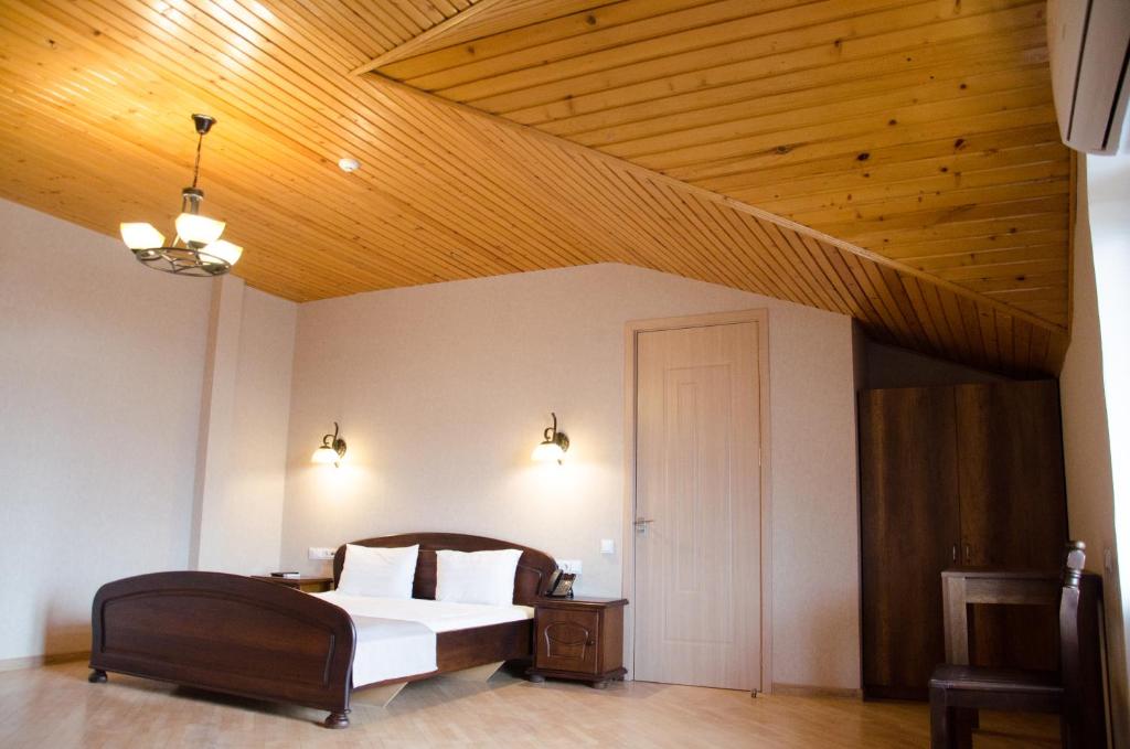 Double City View King Bed