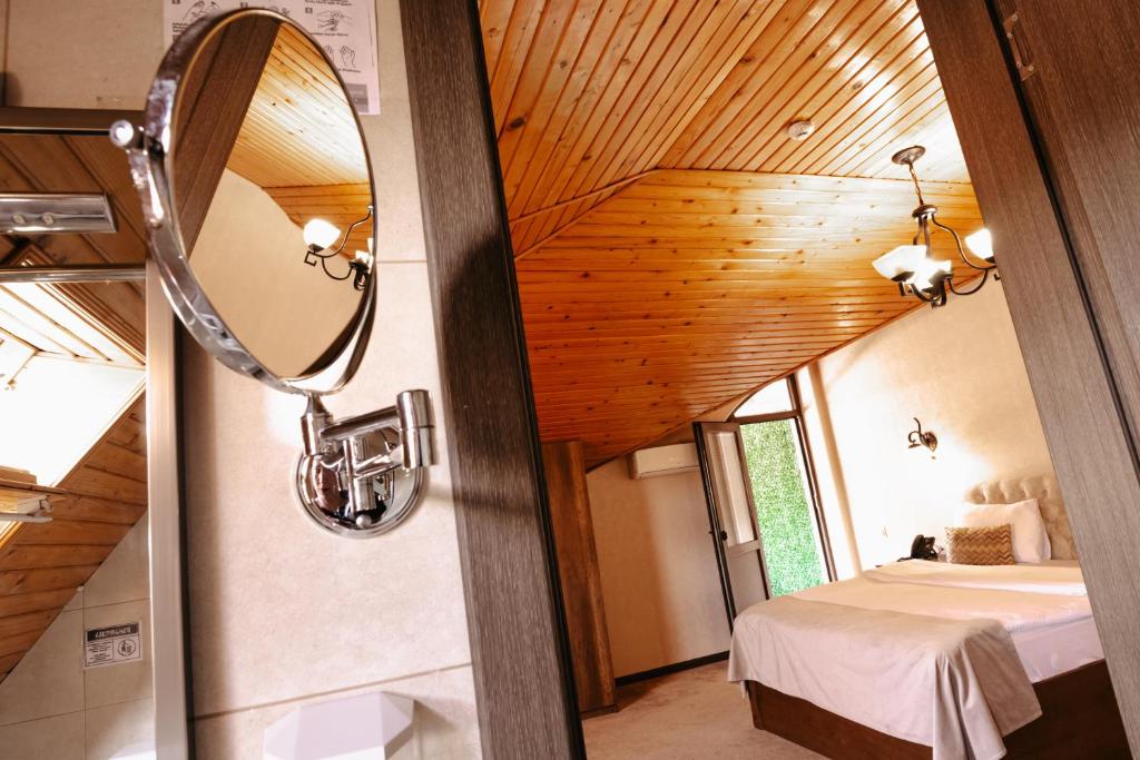 Double City View Queen Bed