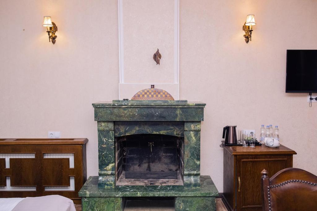 Family Room Three Beds