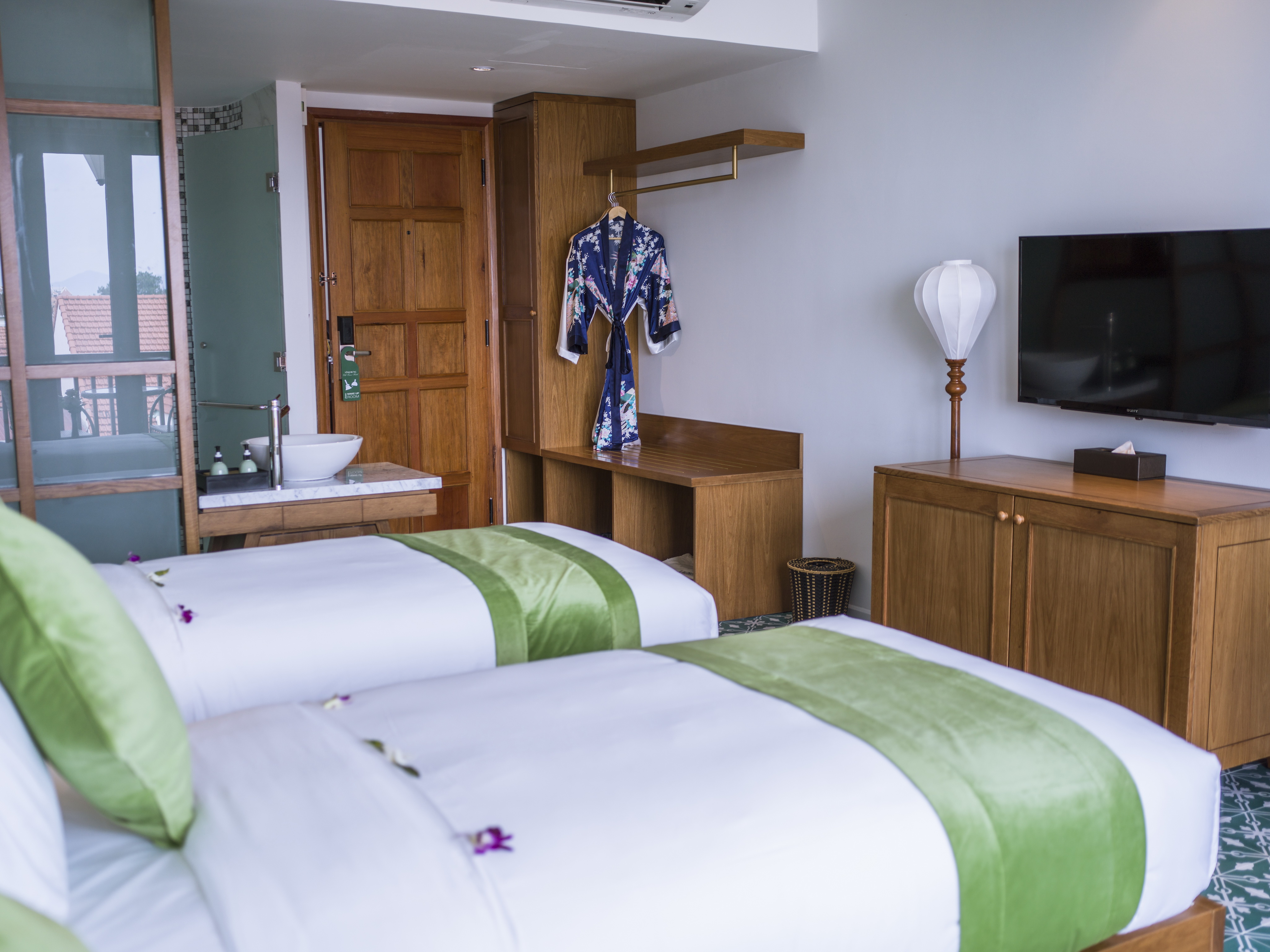 Twin Superior with Views