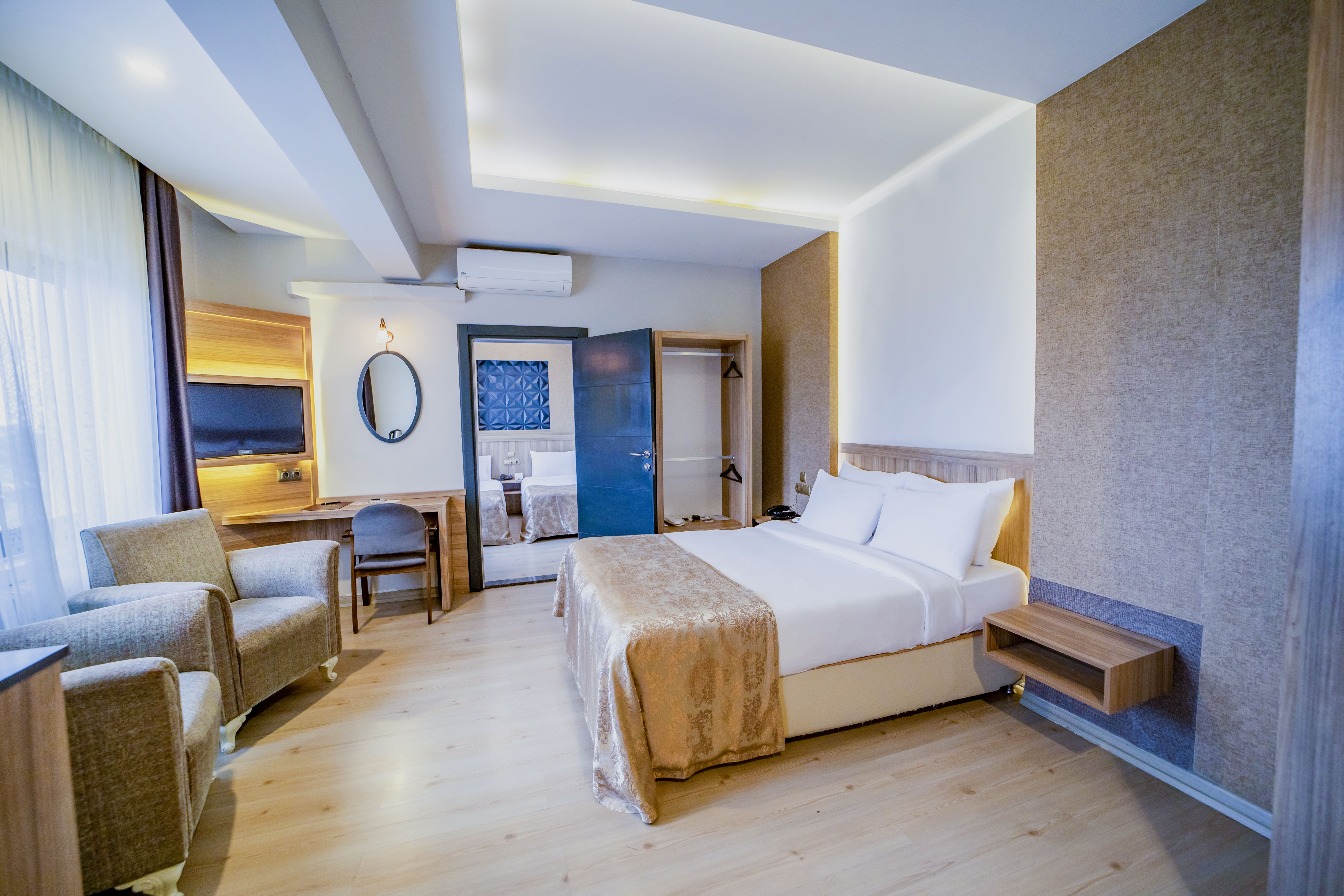 Quadruple Connecting Room