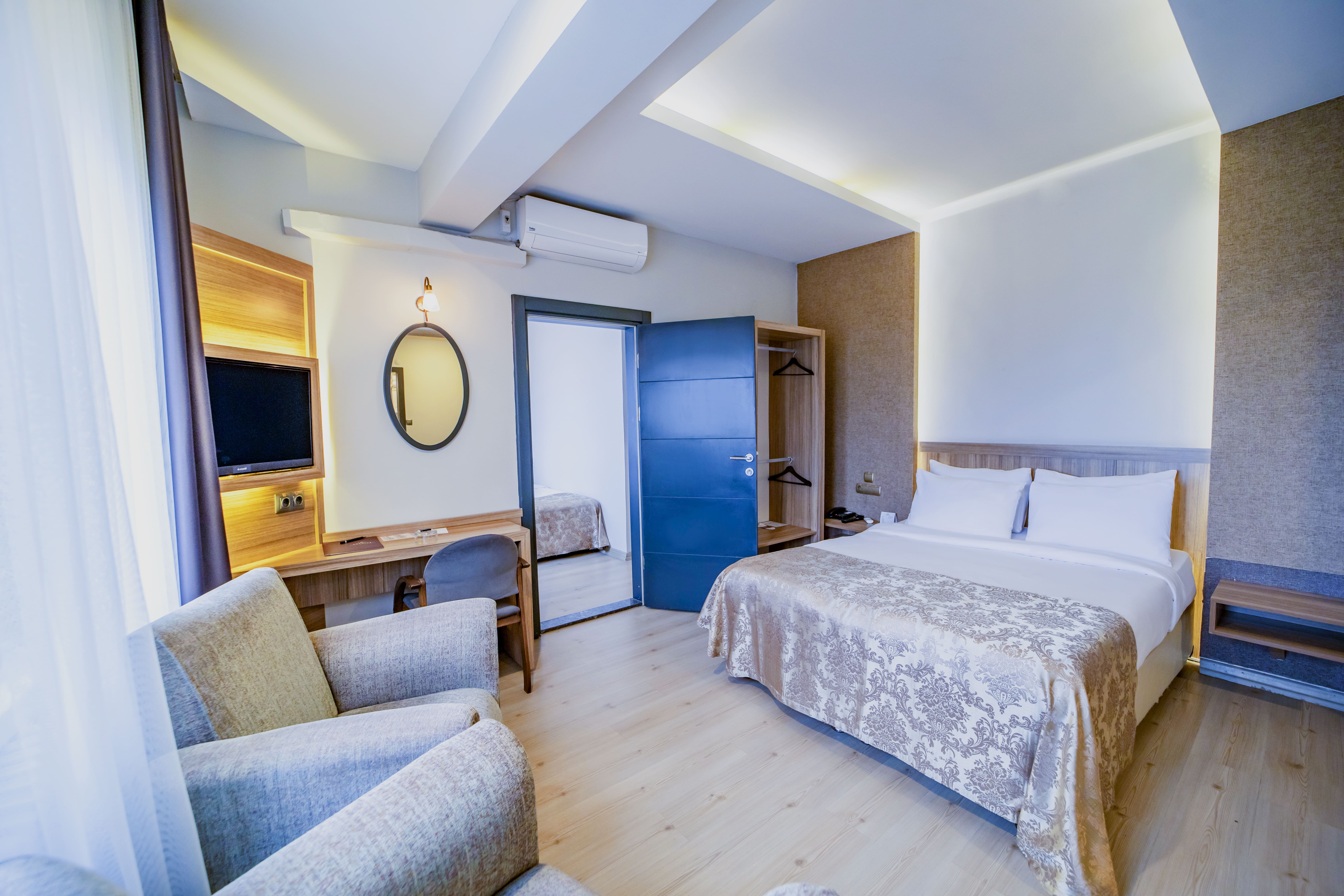 Quadruple Connecting Room