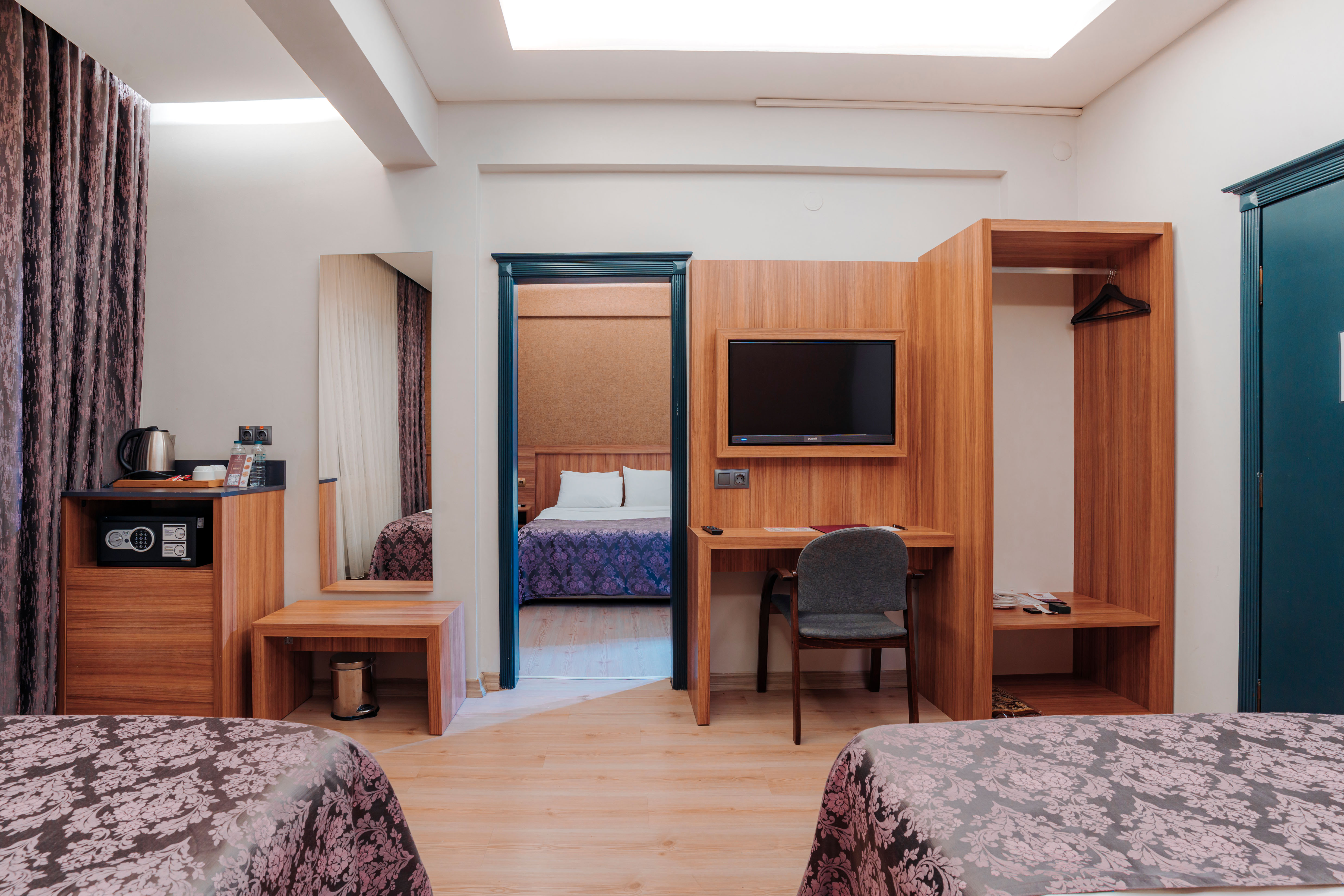 Quadruple Connecting Room