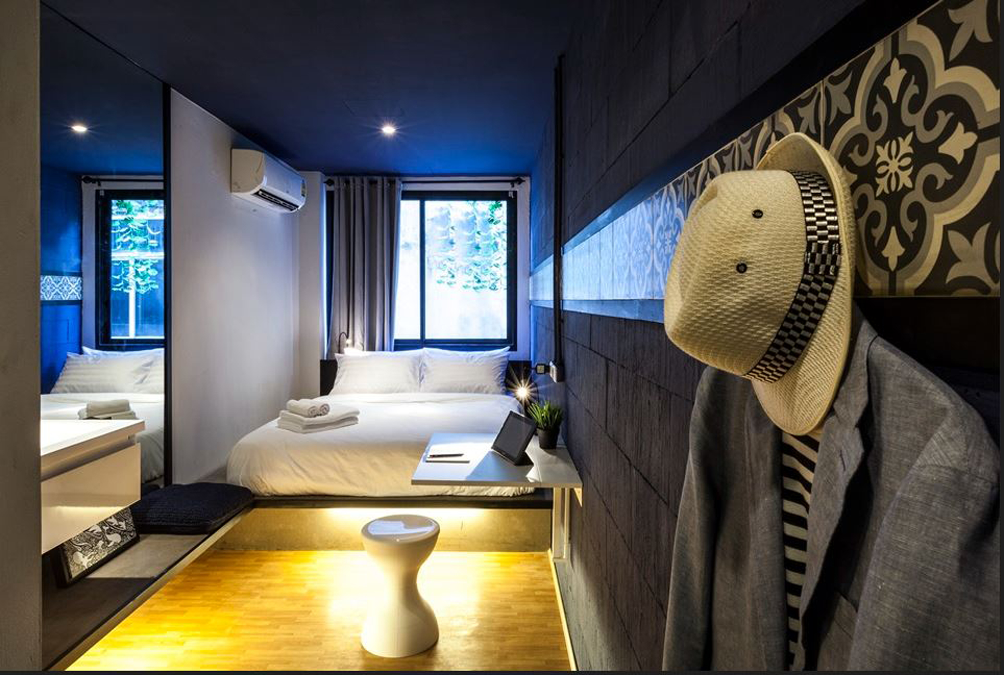 Double Queen Size Bed