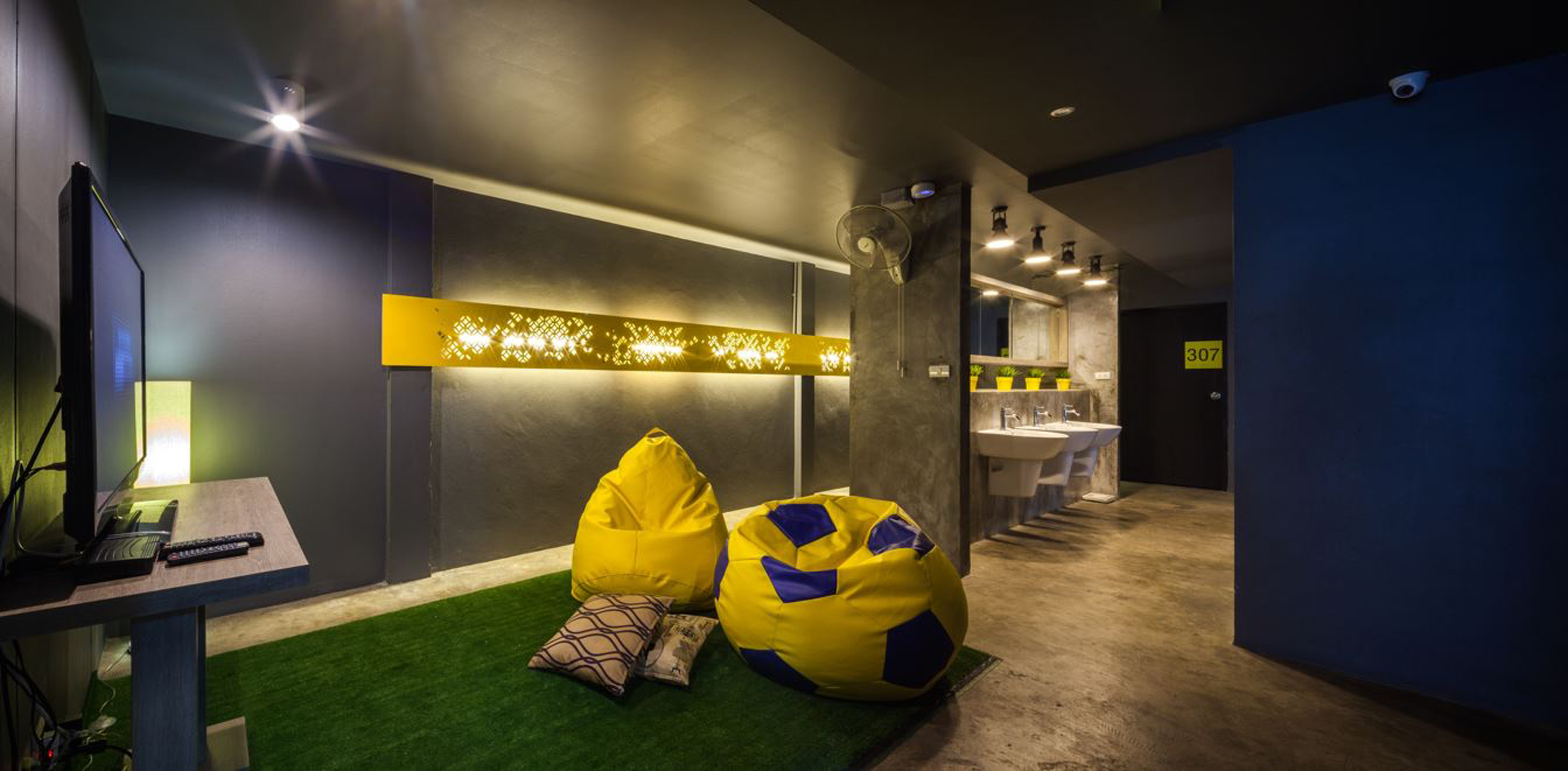 Twin Economy with Shared Bathroom