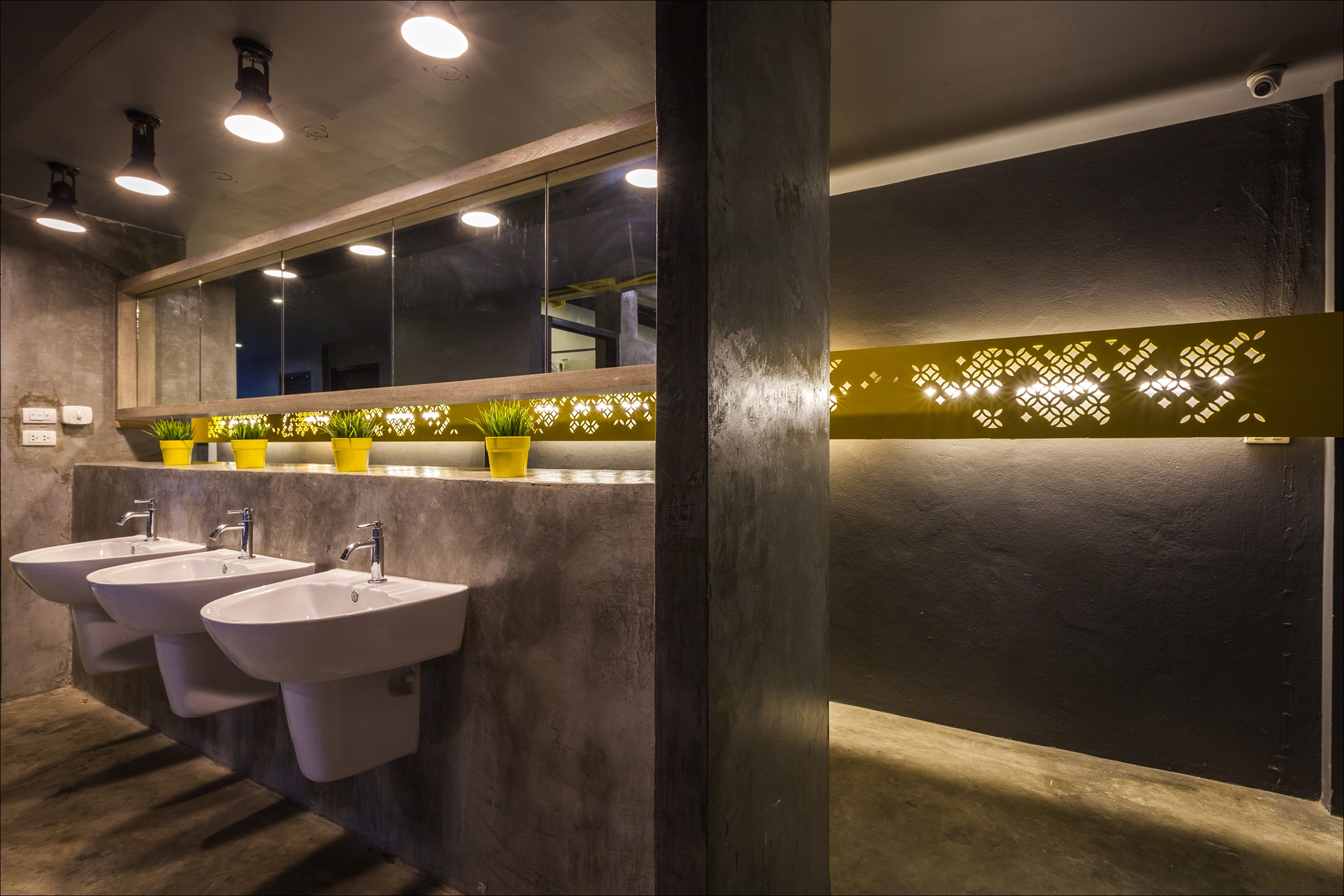 Quadruple with Shared Bathroom